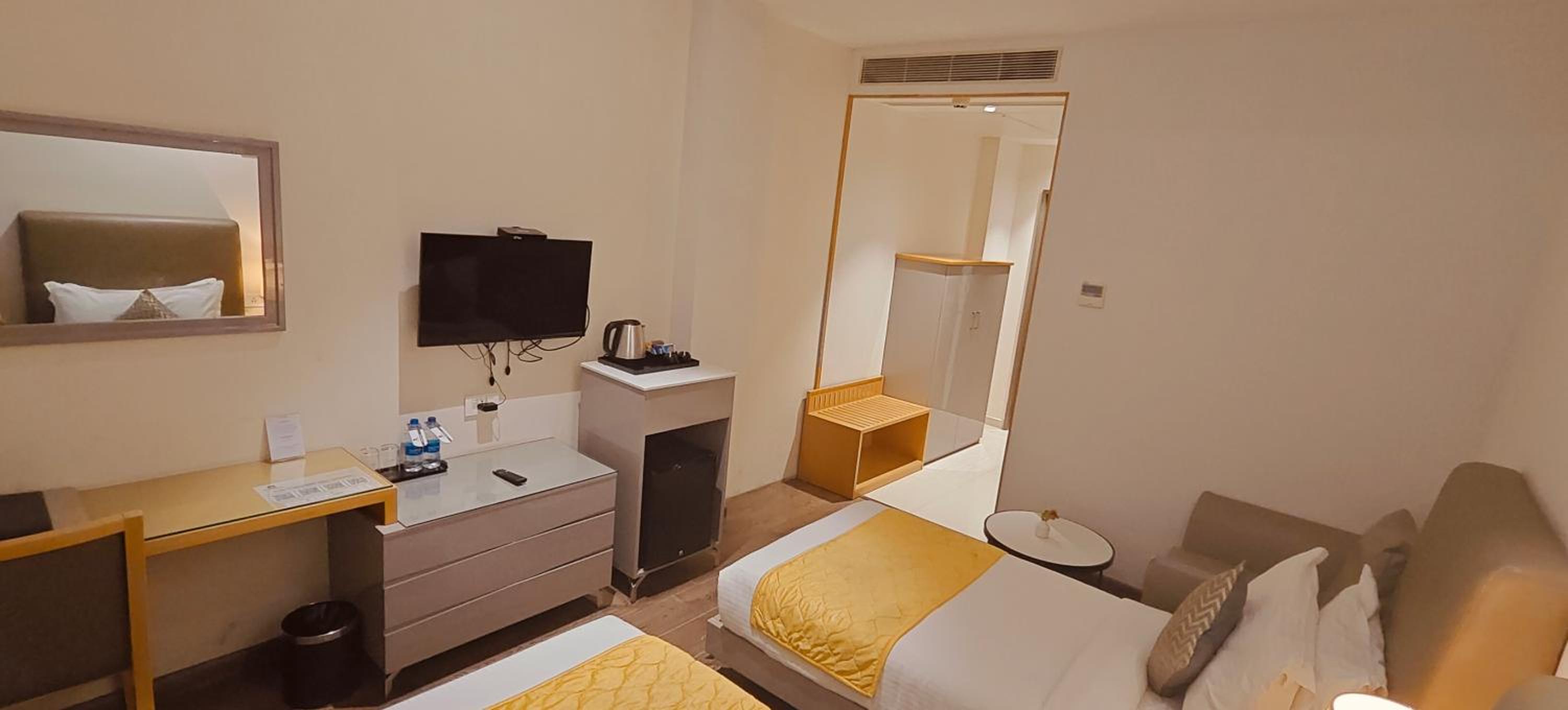 Superior Twin Room - Photo 4