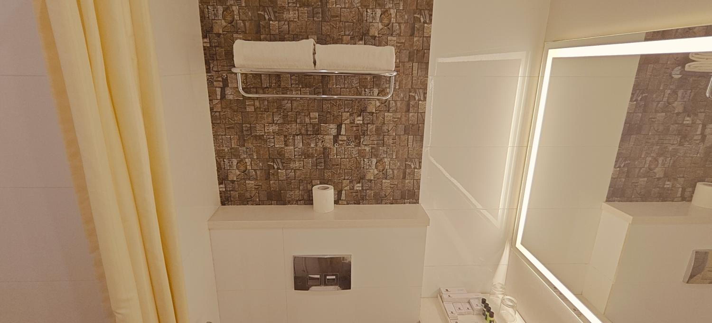 Superior Twin Room - Photo 12
