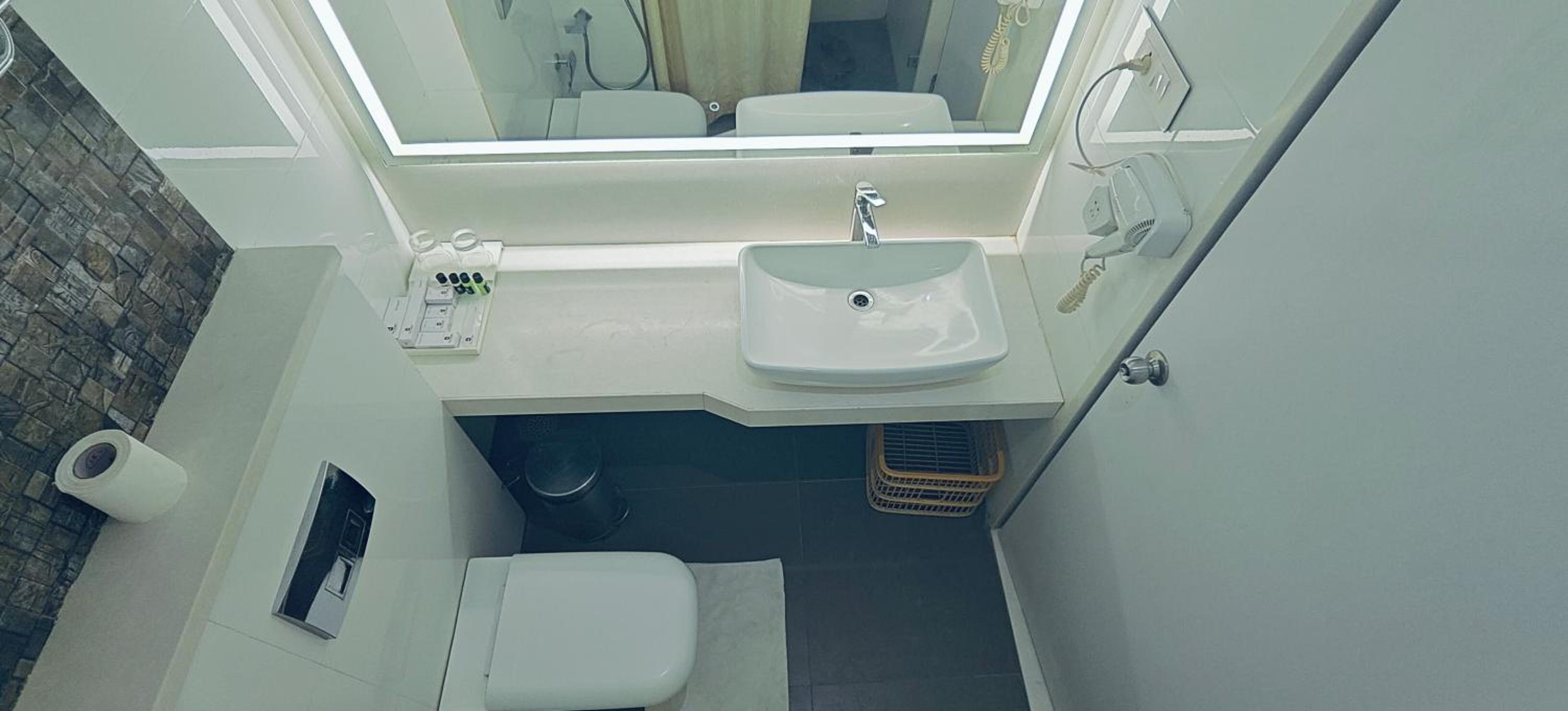 Superior Twin Room - Photo 21