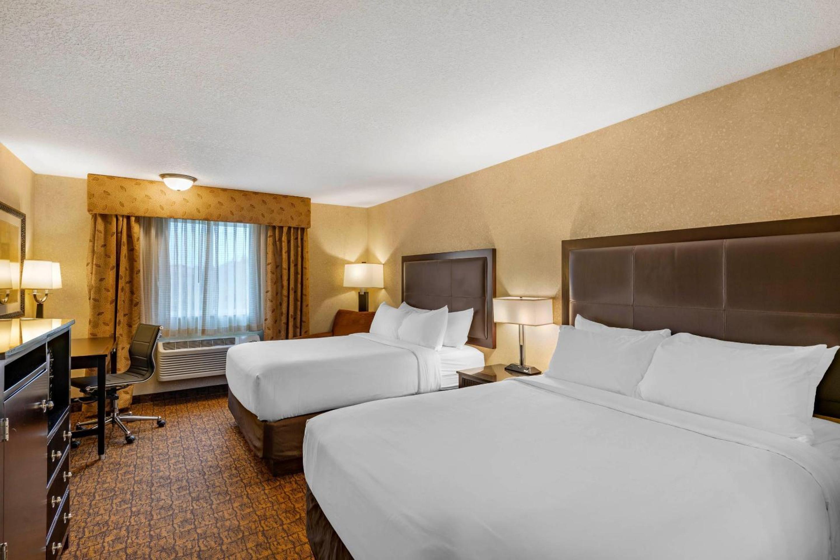 Large Quadruple Room with Two Queen Beds - Non Smoking