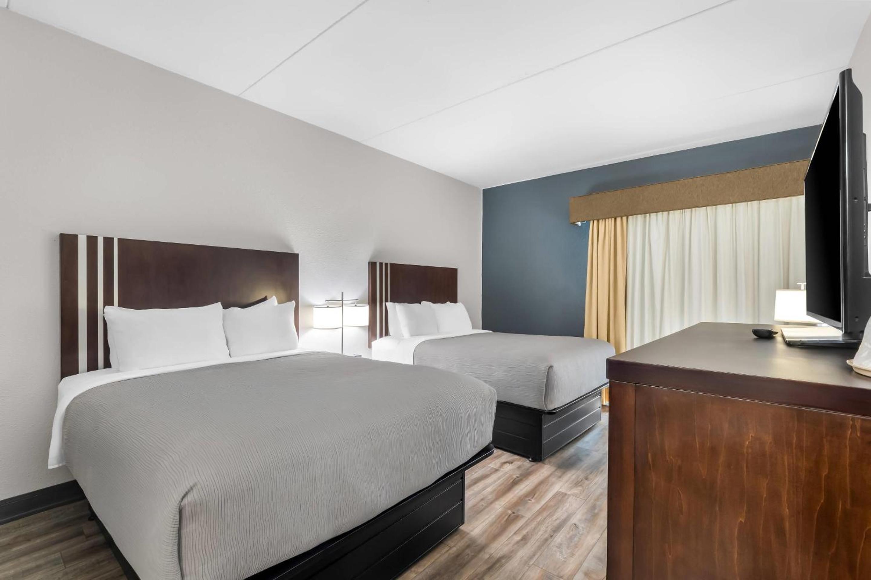 Quadruple Room with Two Queen Beds - Non Smoking/Interior Hall