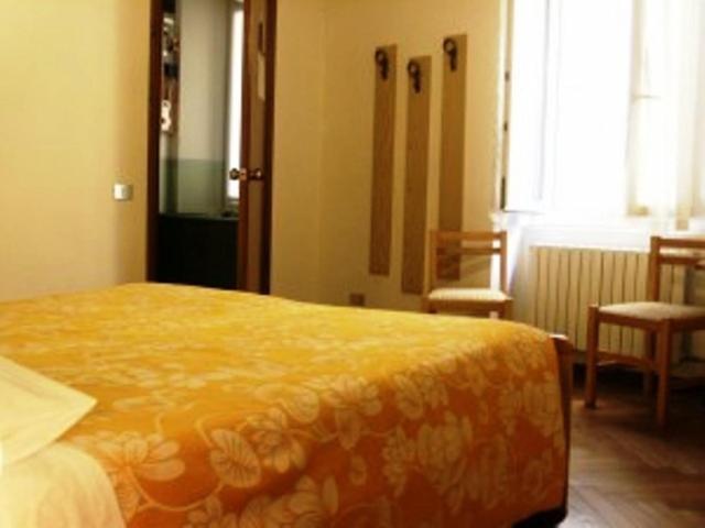 Double or Twin Room - Photo 16