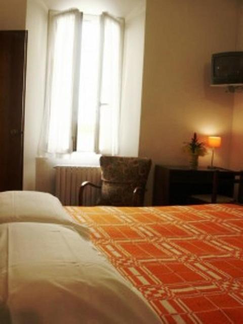 Double or Twin Room - Photo 13