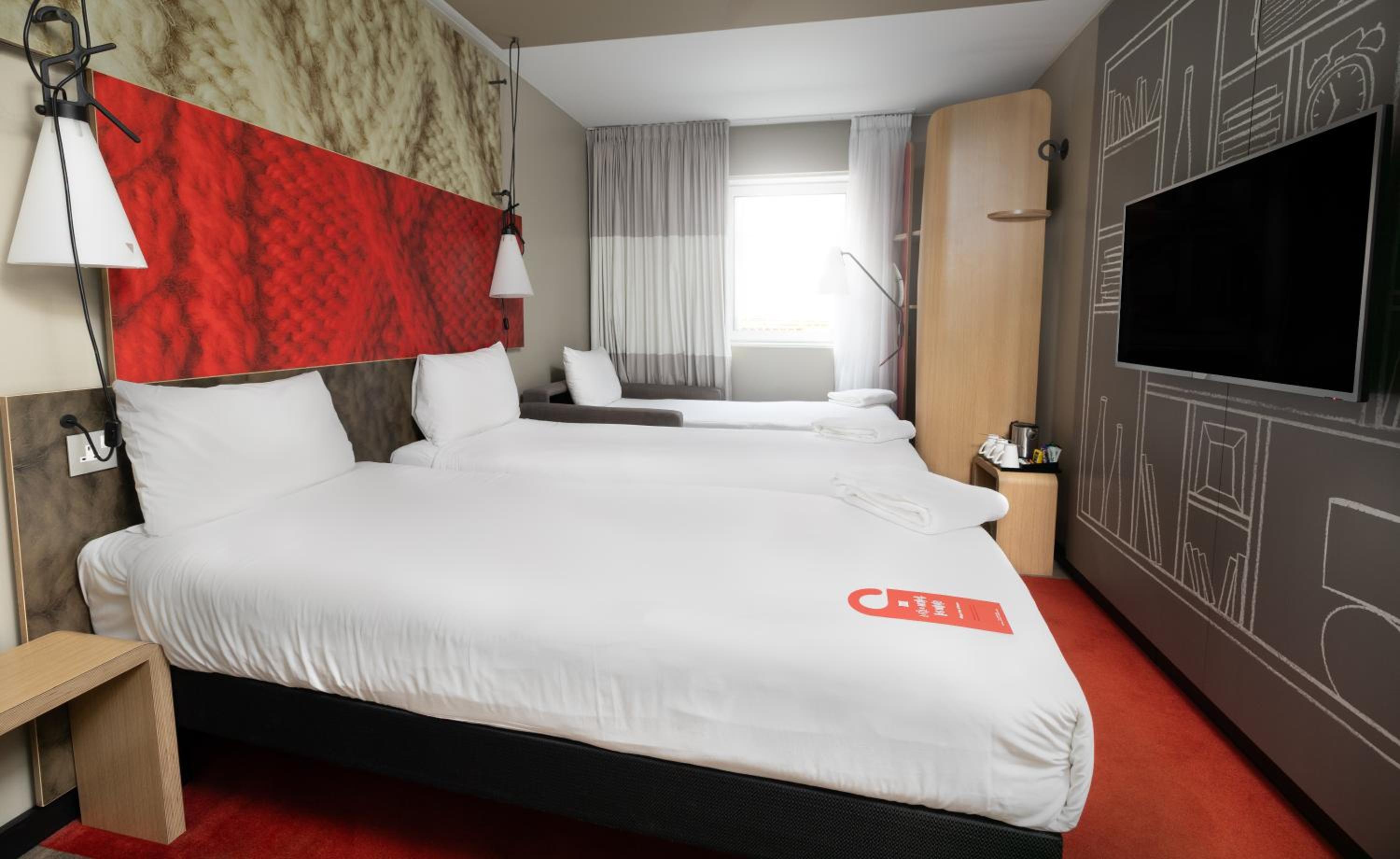 Family Sweetroom by Ibis with Double bed + Single Sofabed