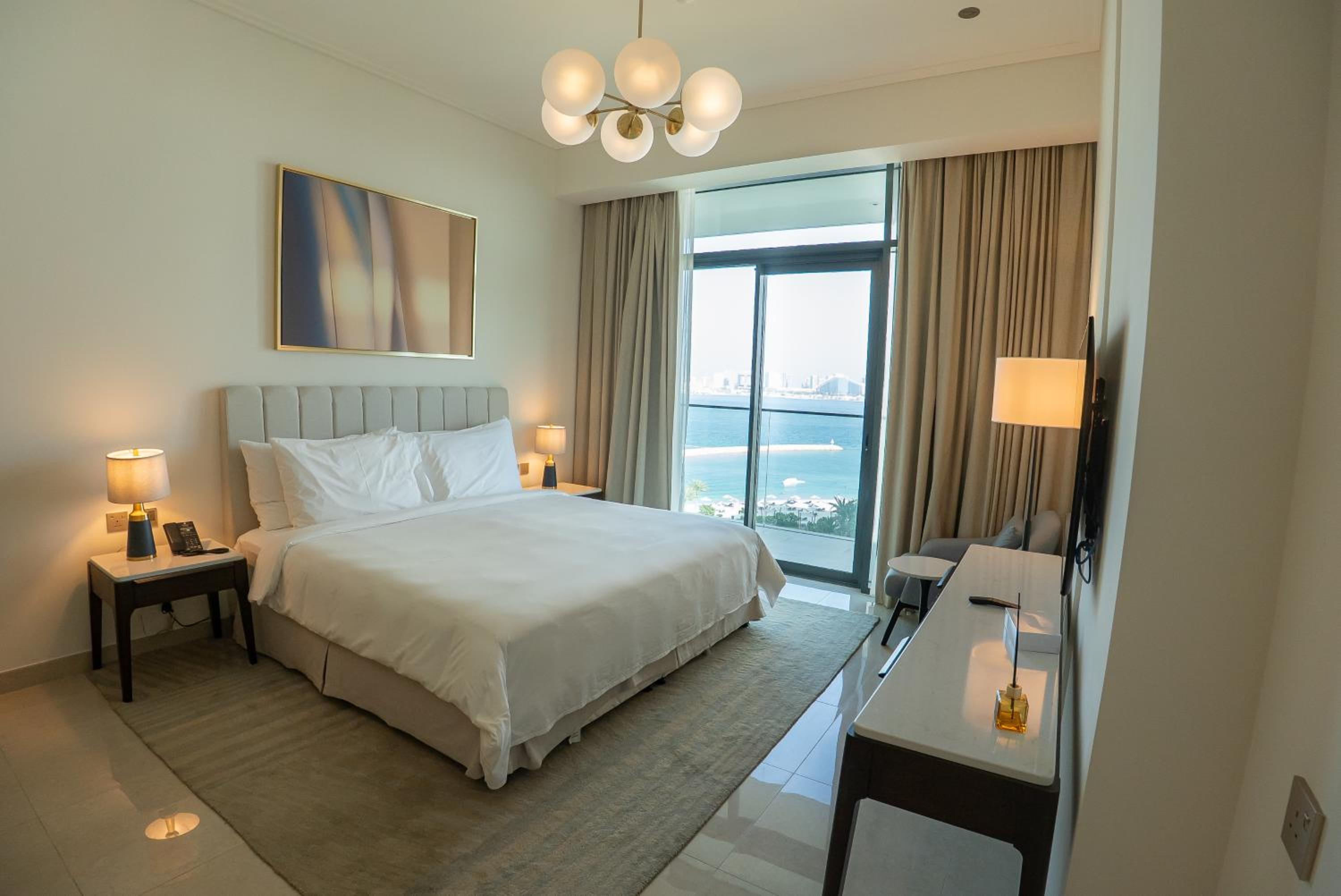 Three-Bedroom Premium Apartment with Resort View