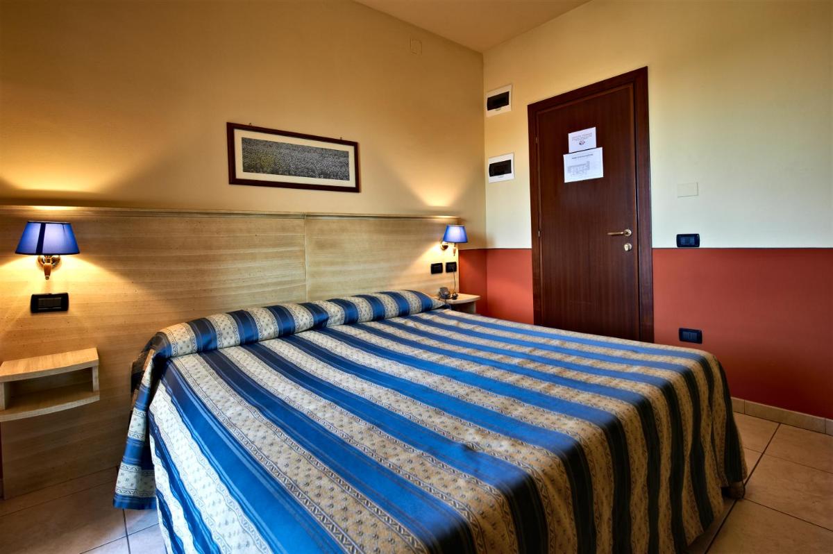 Double or Twin Room - Photo 4