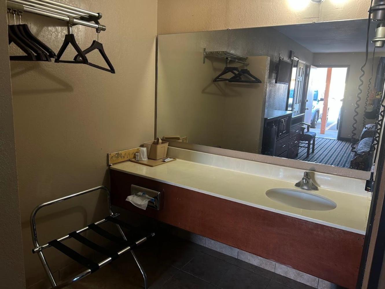 Queen Bed Accessible Non-Smoking with Roll-In-Shower photo 1