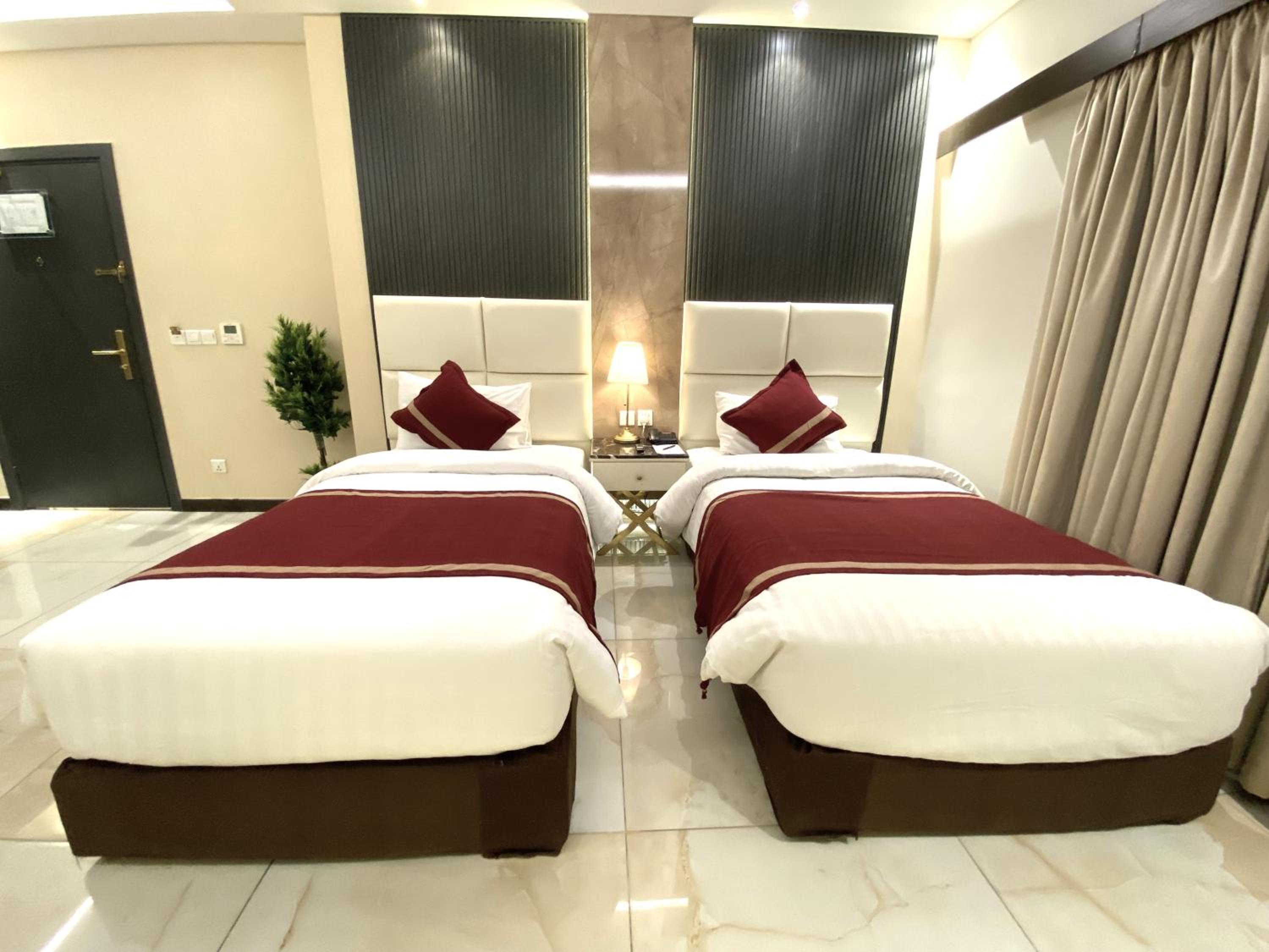 Deluxe Twin Room - Non-Smoking photo 1