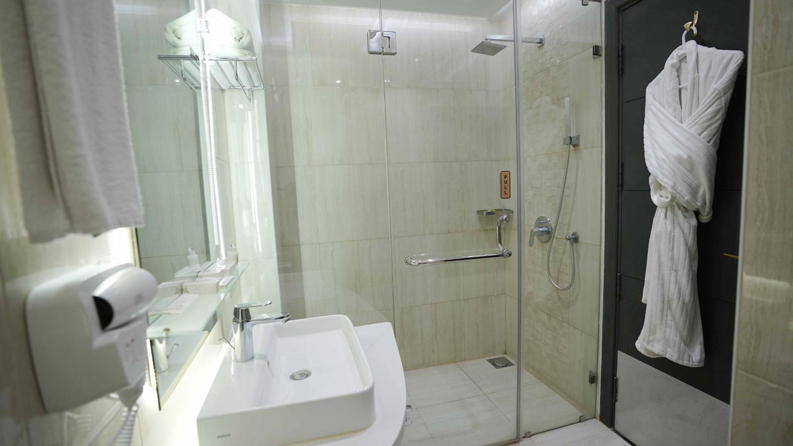 Deluxe Twin Room - Non-Smoking photo 3