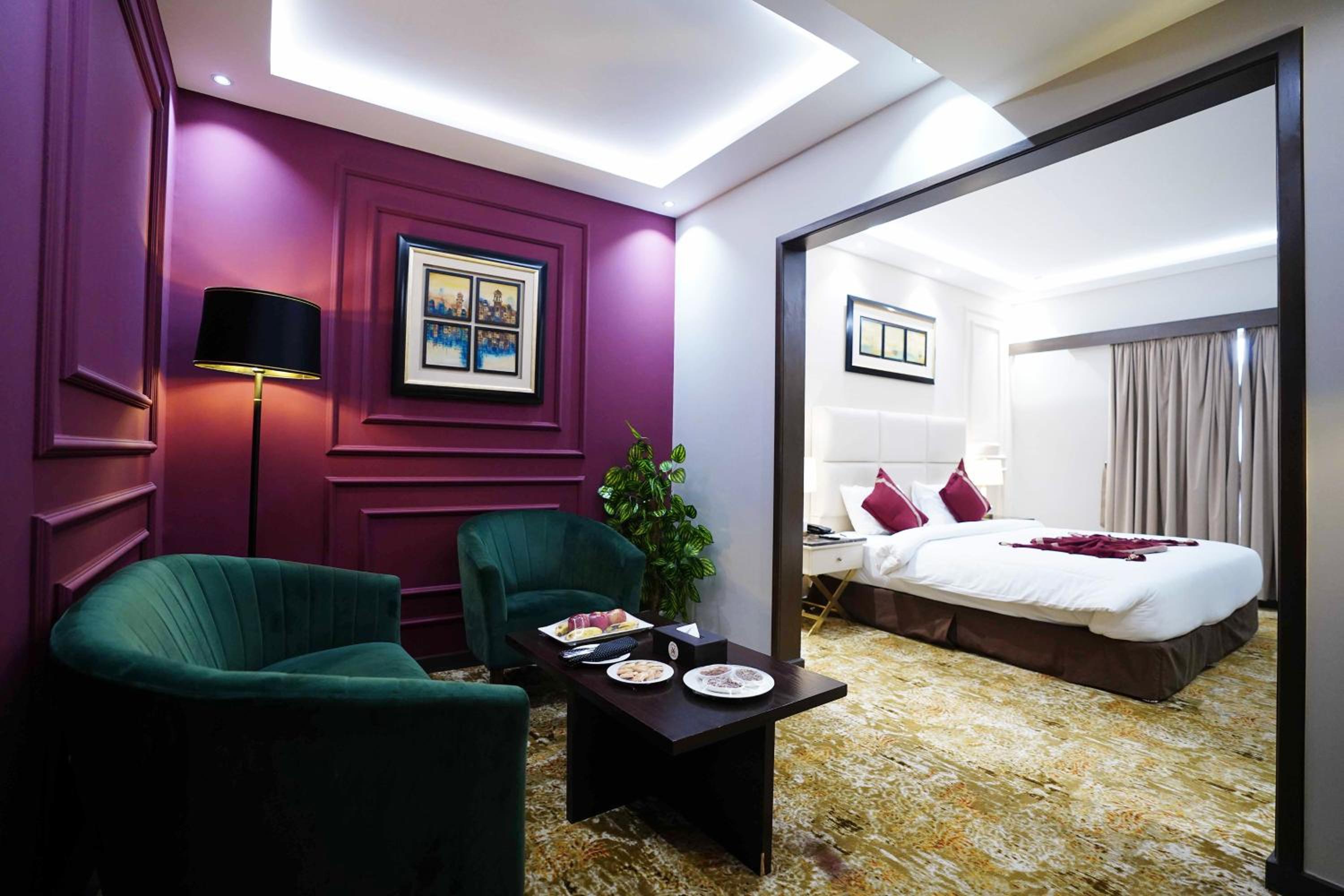 Deluxe King Suite - Non-Smoking
