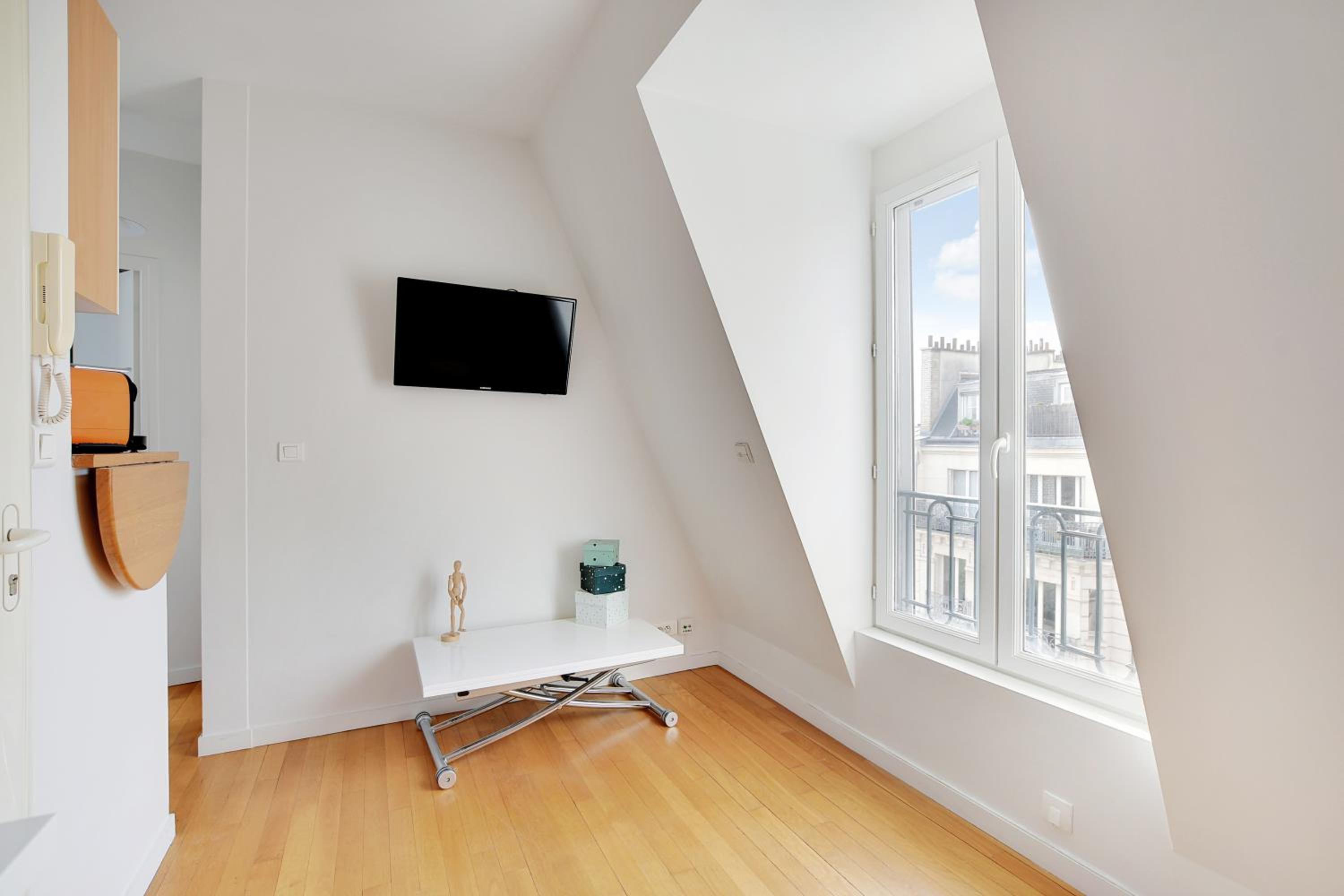One-Bedroom Apartment photo 2