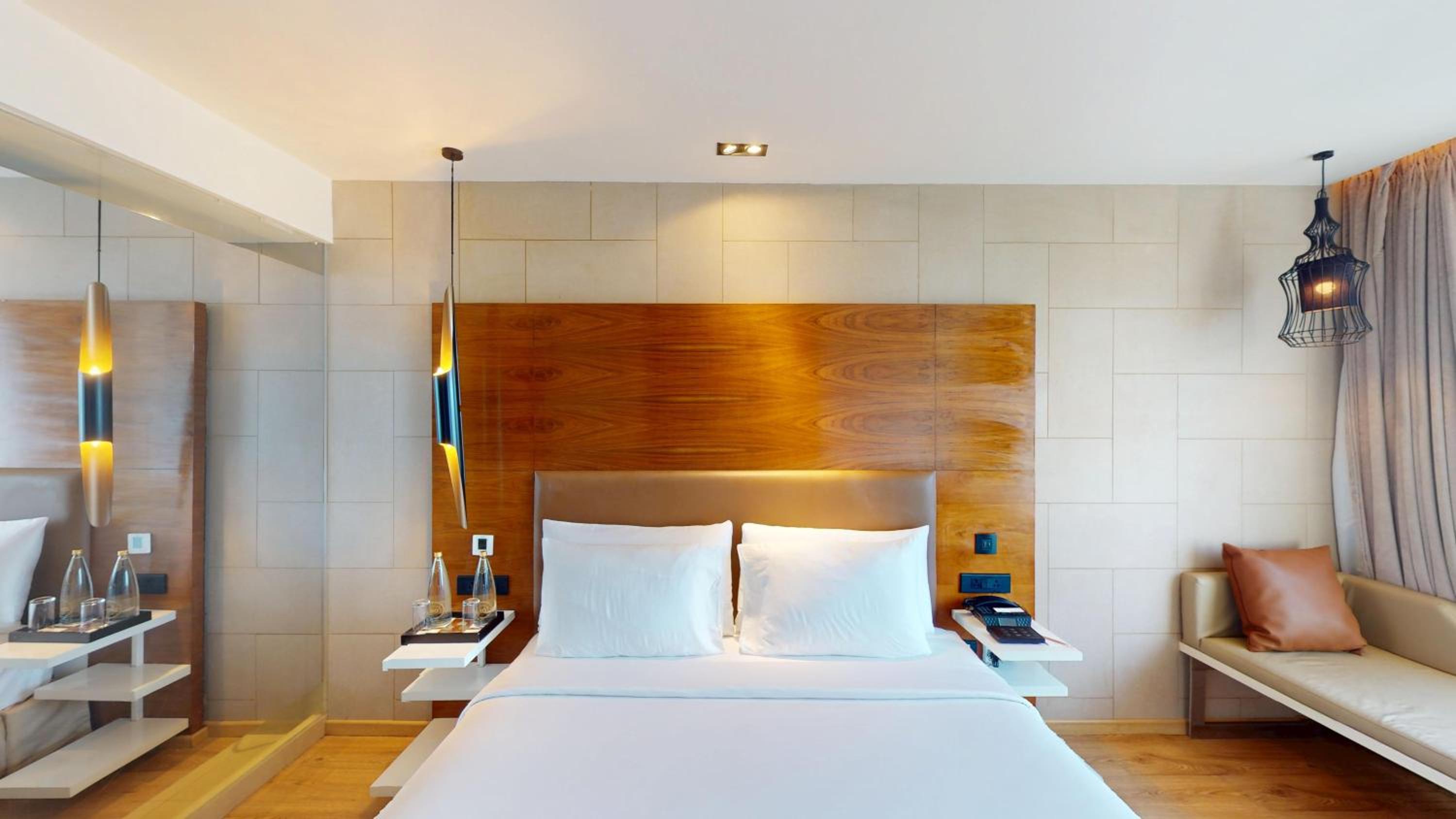 Business King Room - Lounge Access,Happy hours,50% Discount on F&B and Spa,2 Pieces of laundry per day