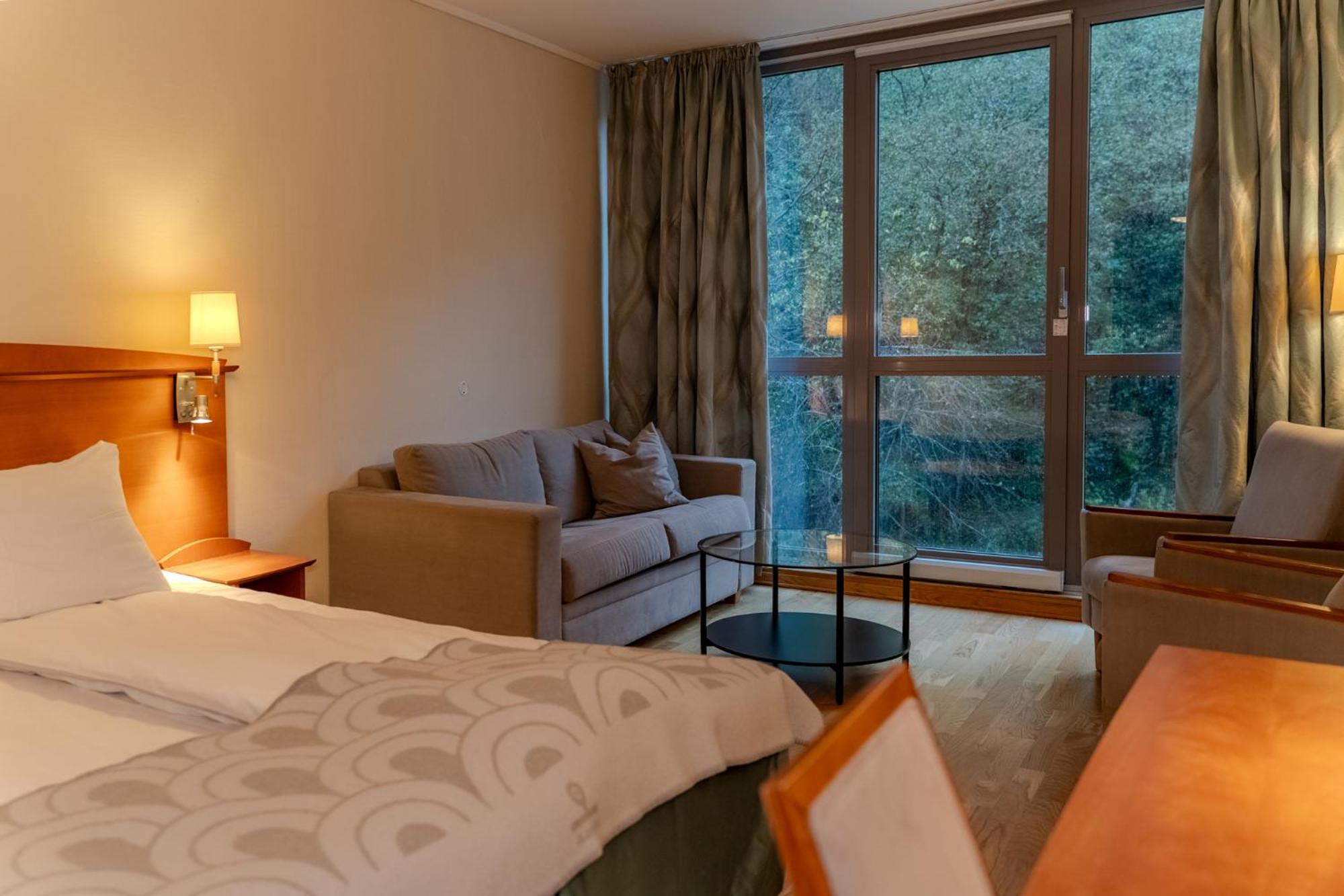 Superior Double or Twin Room with Mountain View photo 3