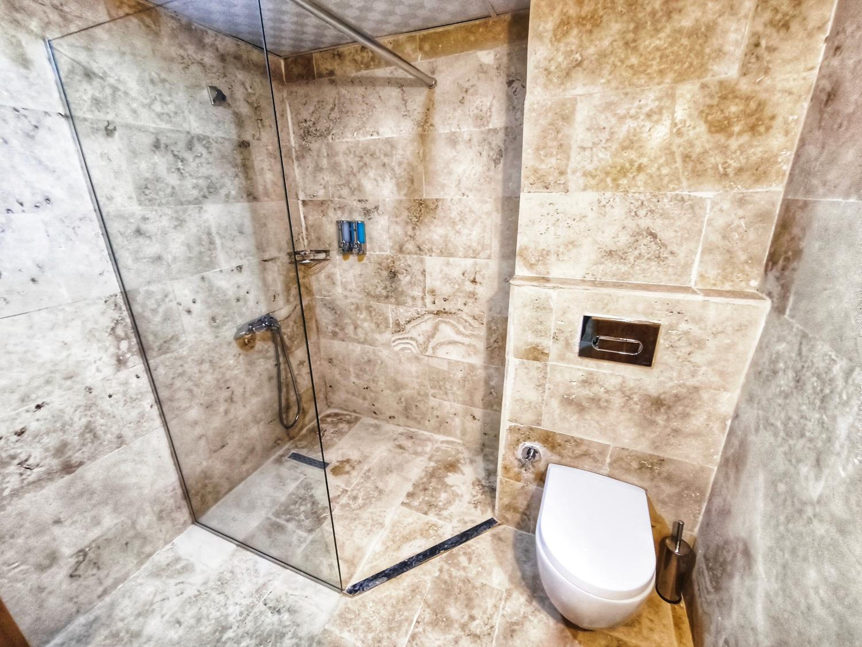 Queen Suite with Spa Bath - Photo 6
