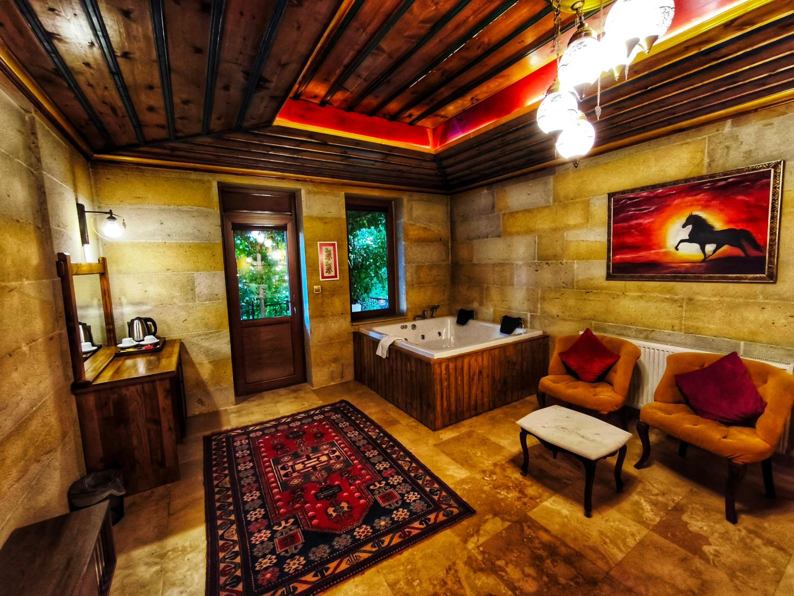 Queen Suite with Spa Bath - Photo 4
