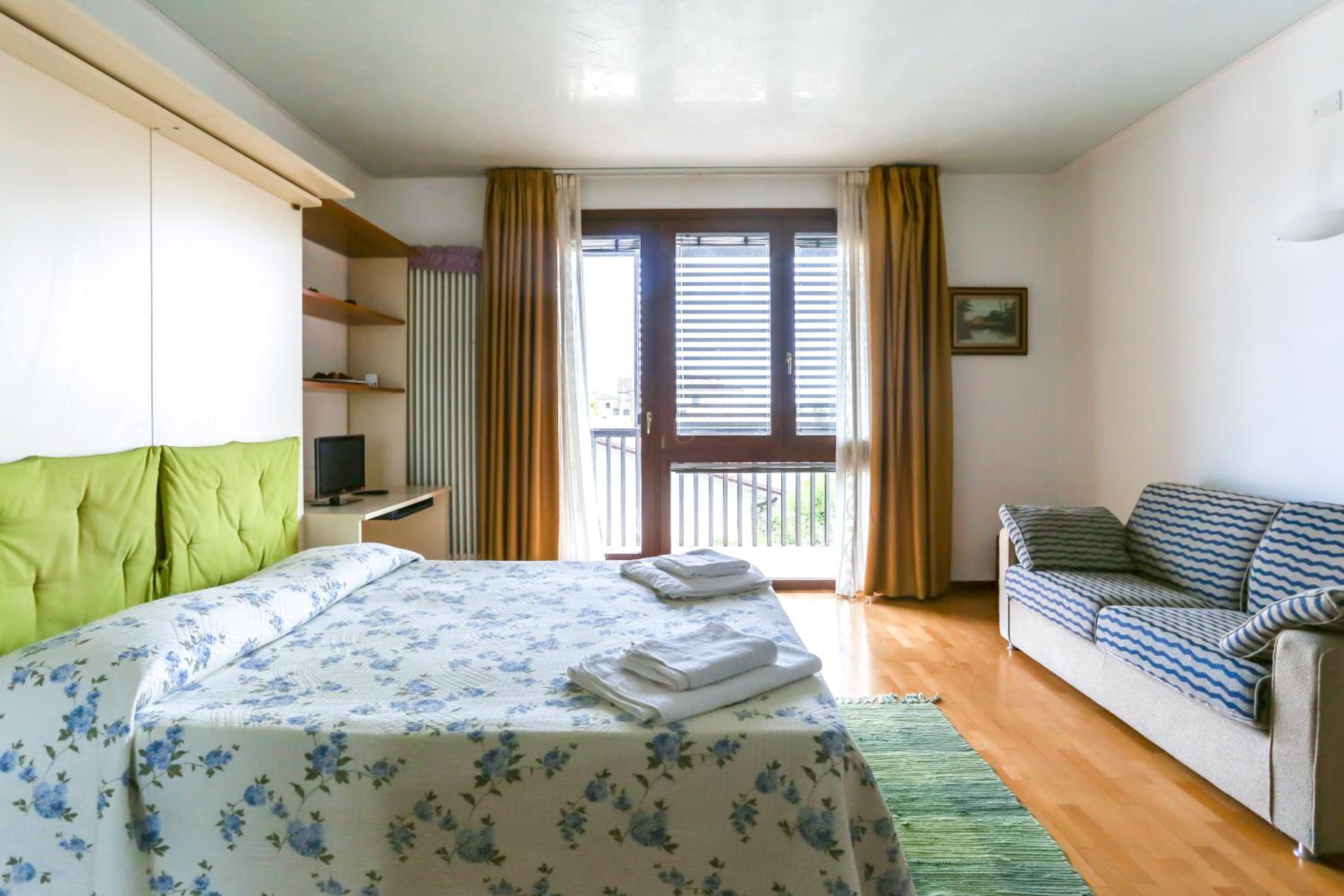 Studio Apartment