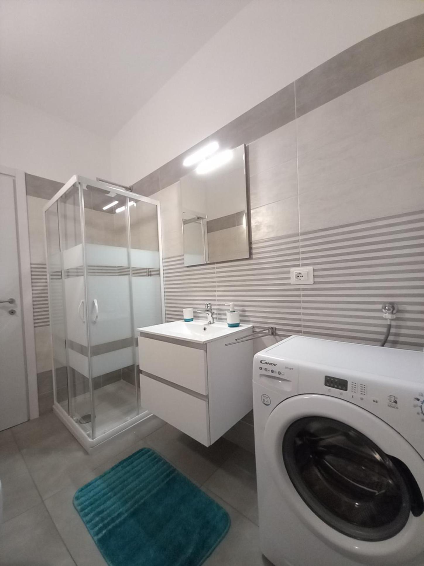 Two-Bedroom Apartment with Balcony and Sea View photo 3