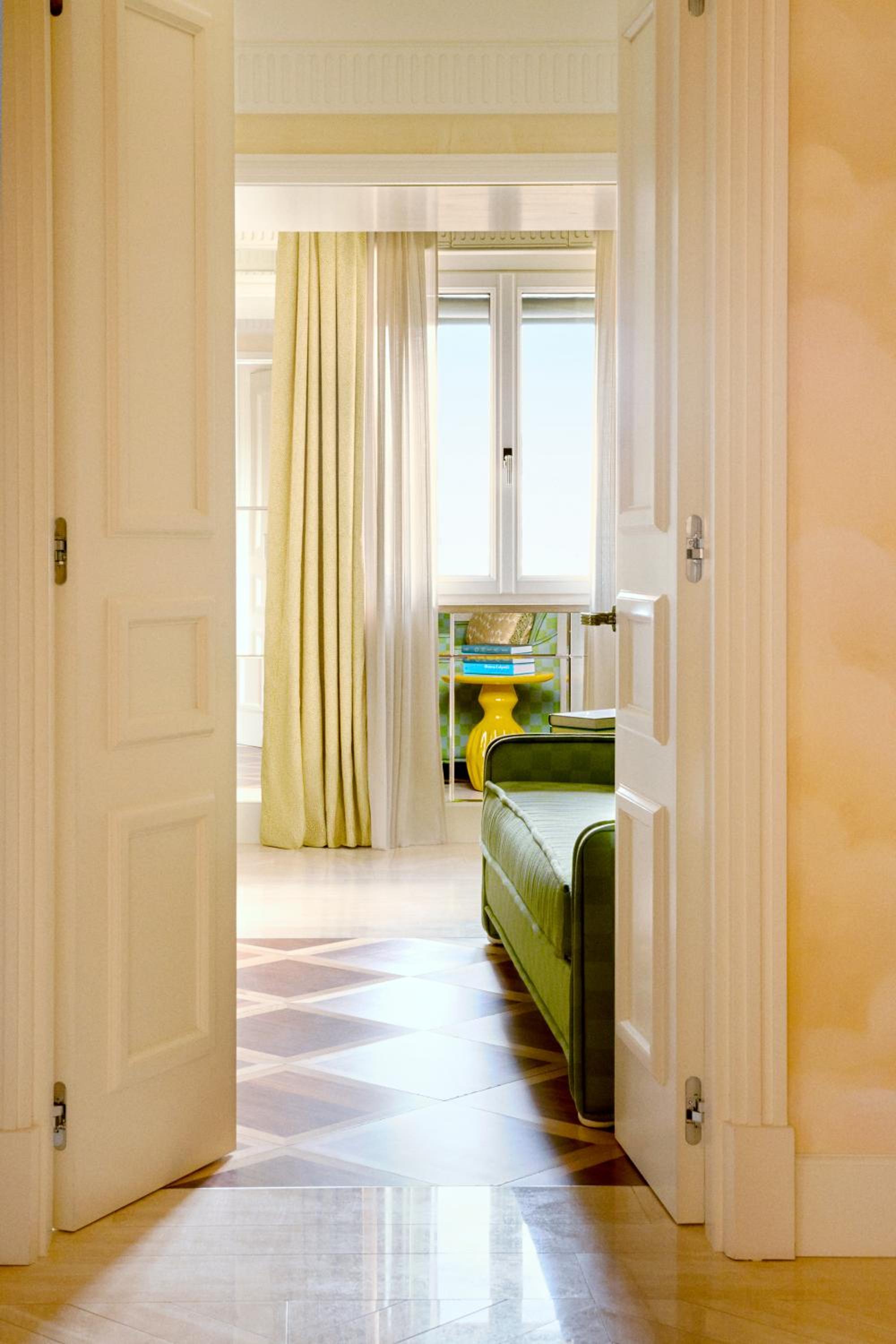 Deluxe Suite photo 3