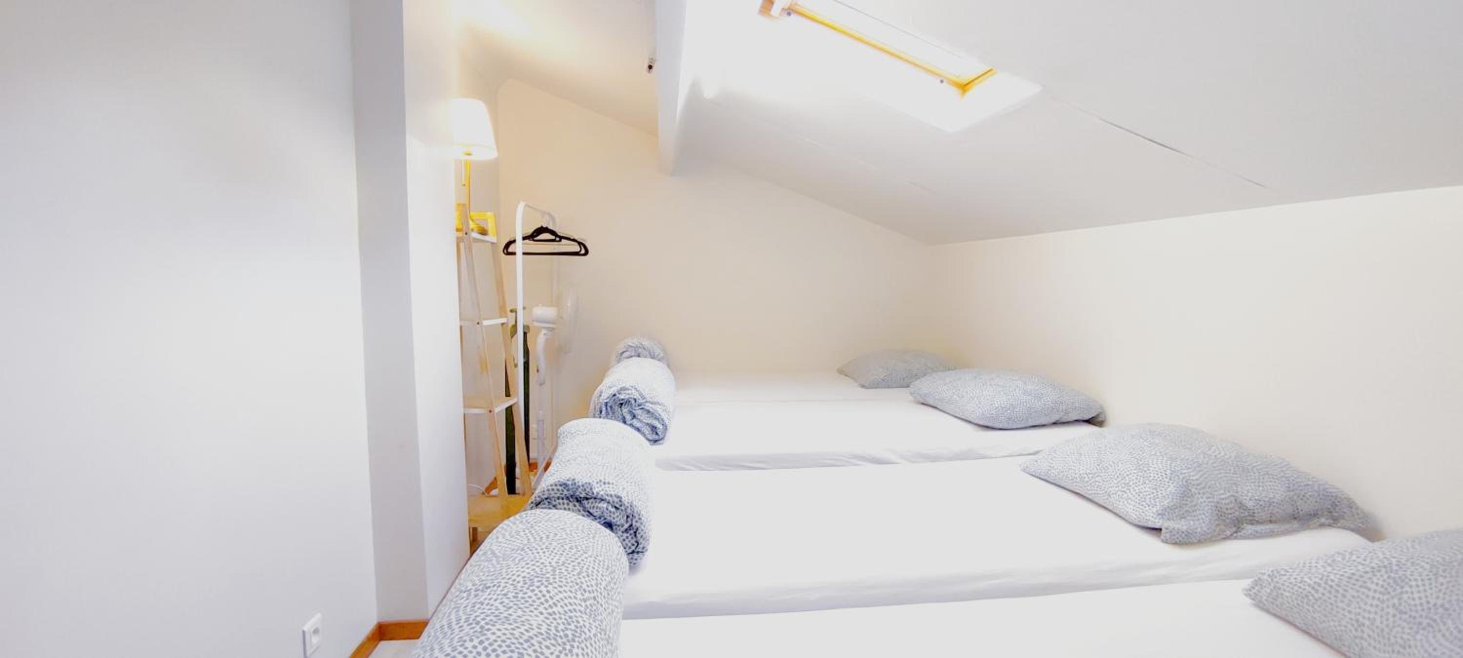 Eight-Bedroom House photo 2