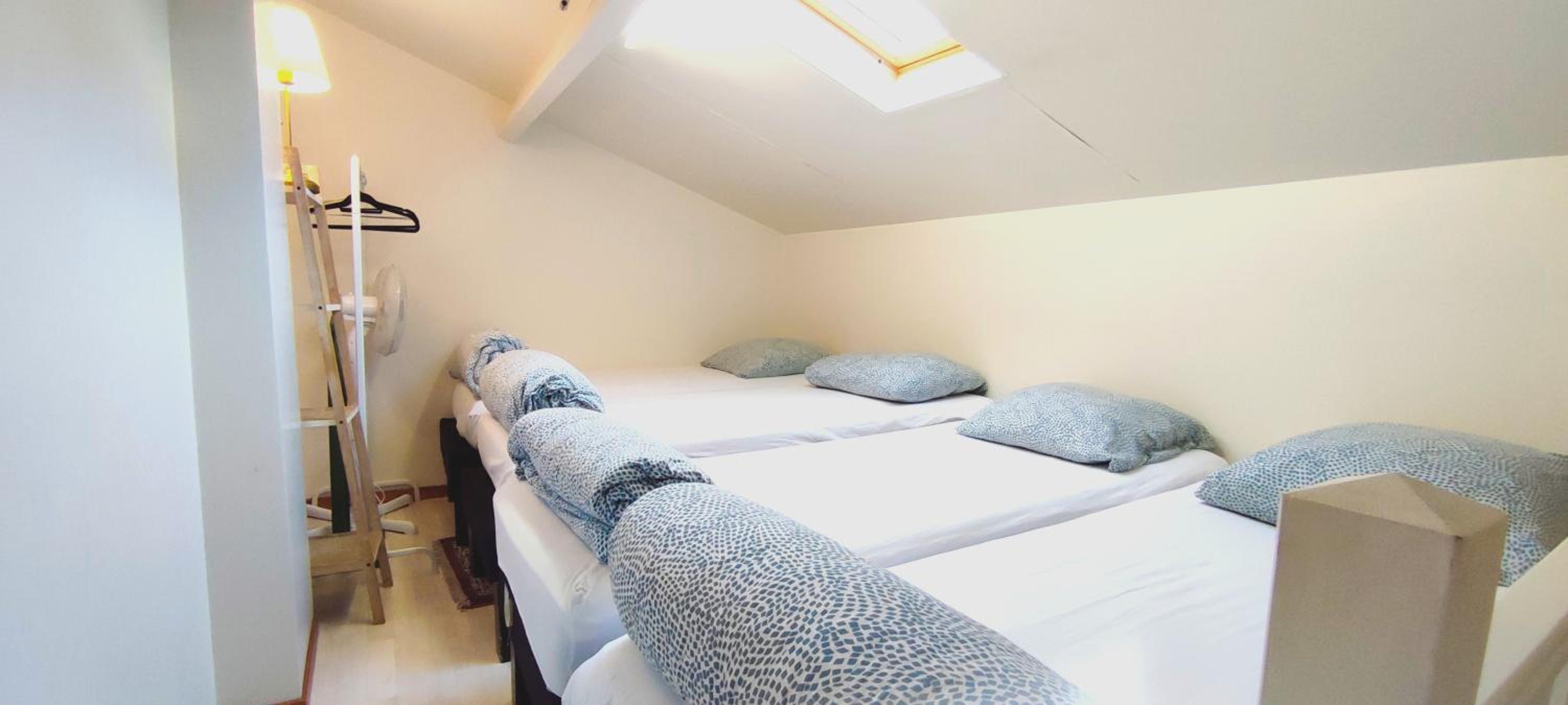 Eight-Bedroom House photo 1