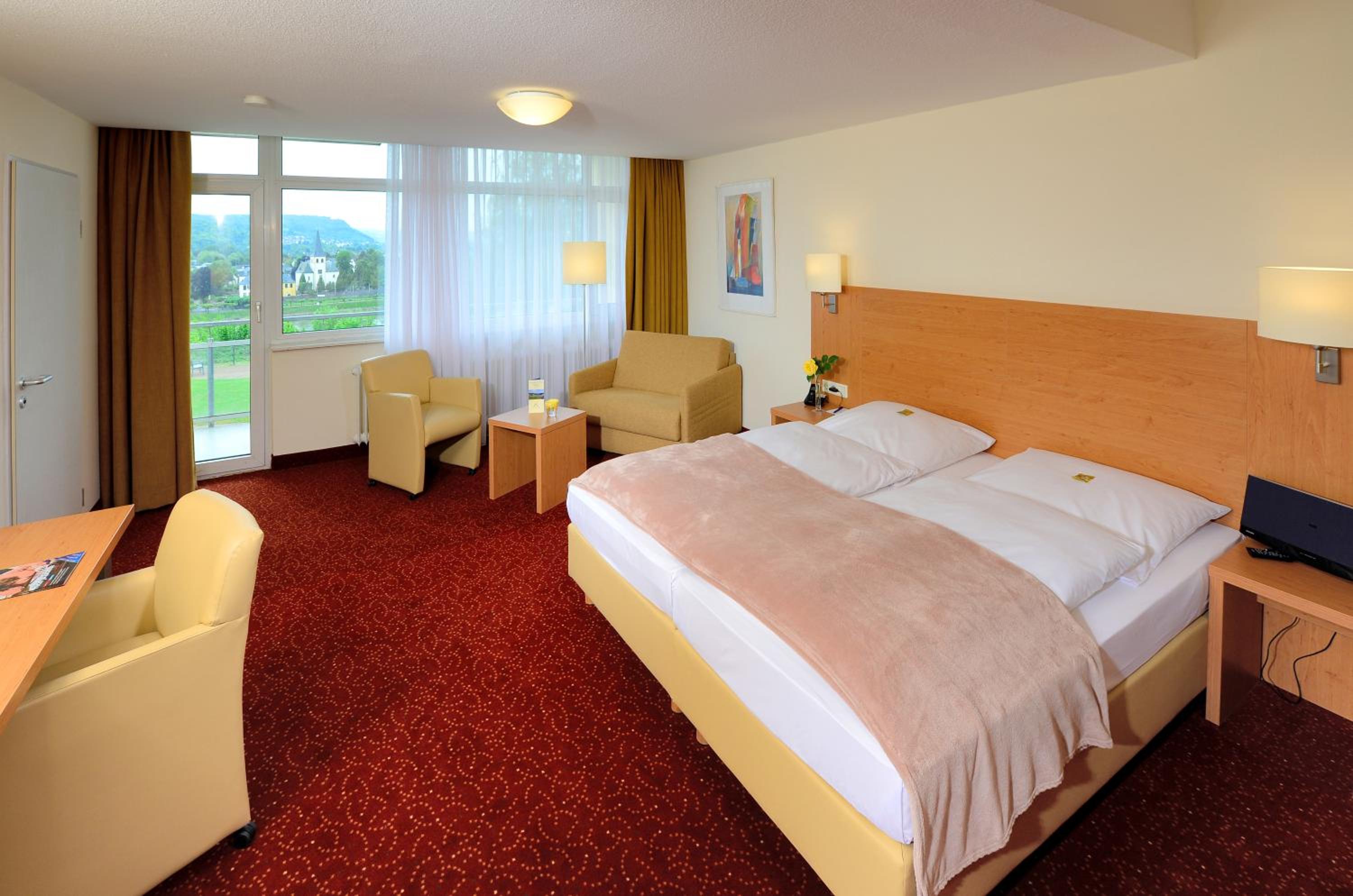 Deluxe Double Room with River View photo 3