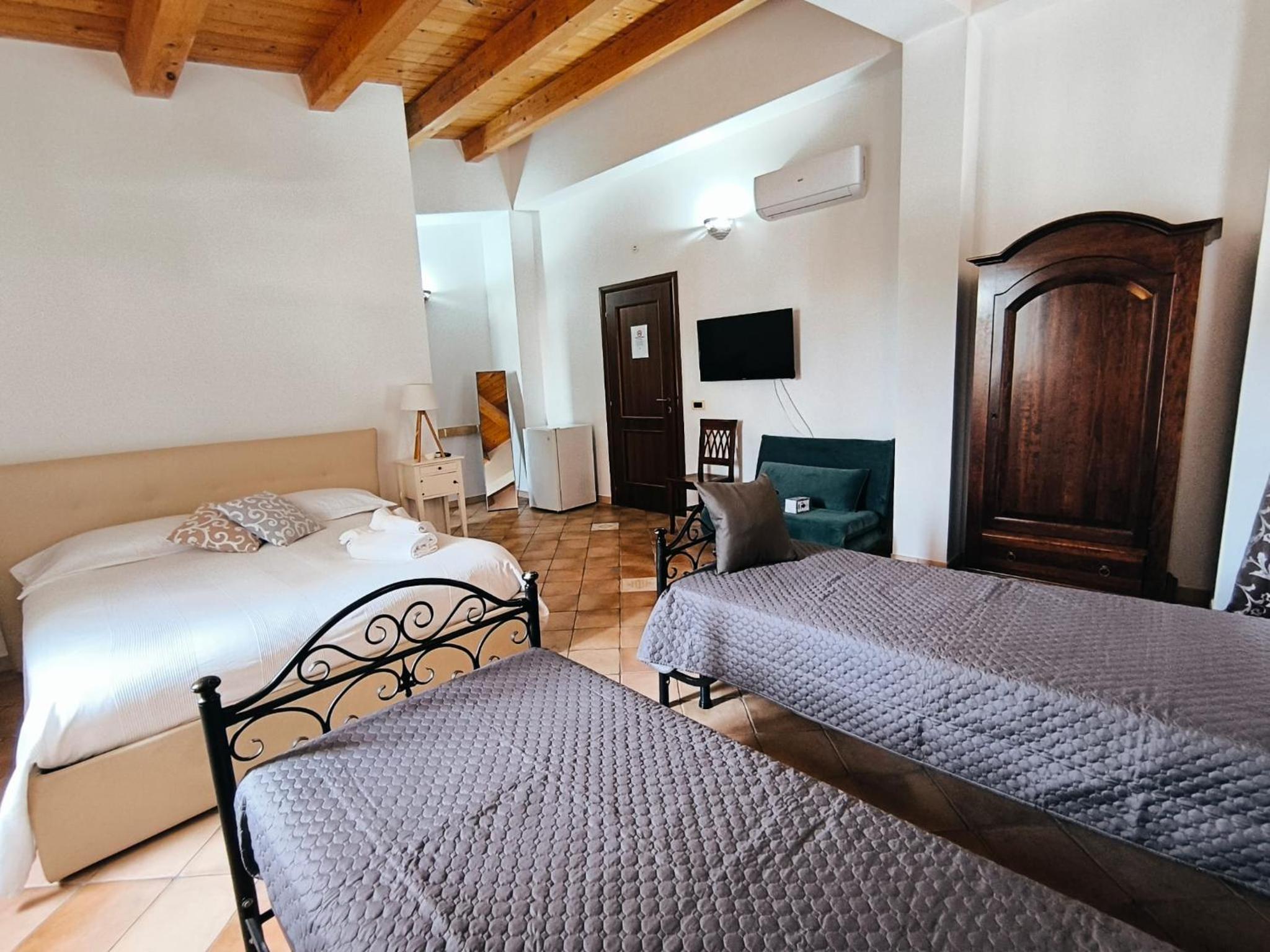 Deluxe Quadruple Room photo 2