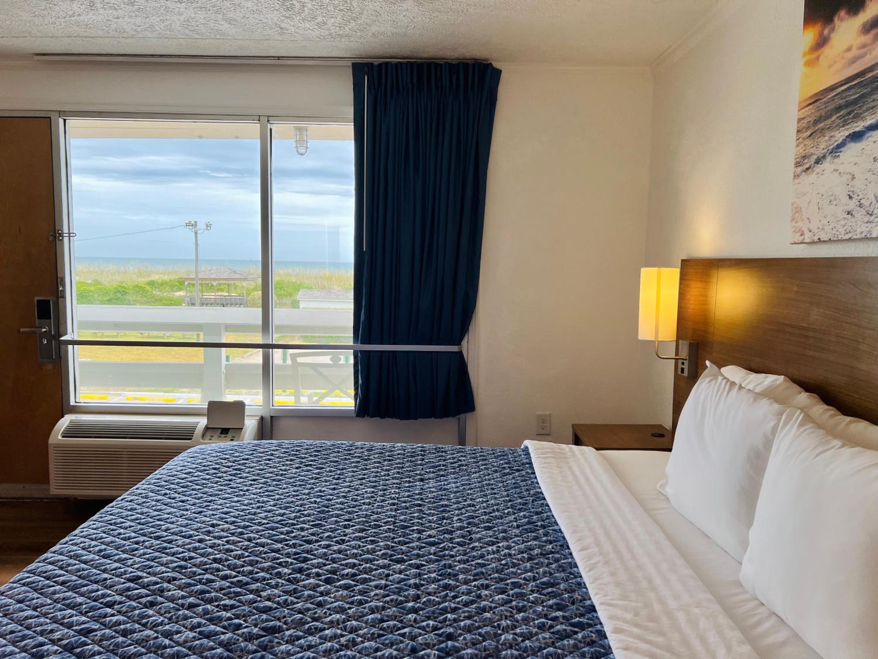 King Room with Ocean View - Non-Smoking - Photo 2