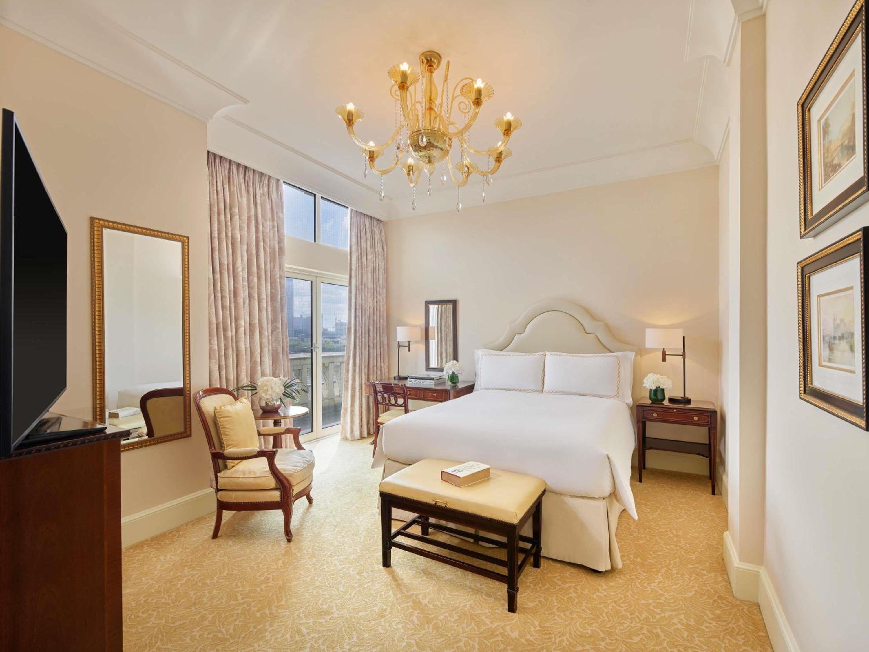 Heritage Luxury King Room thumbnail 6