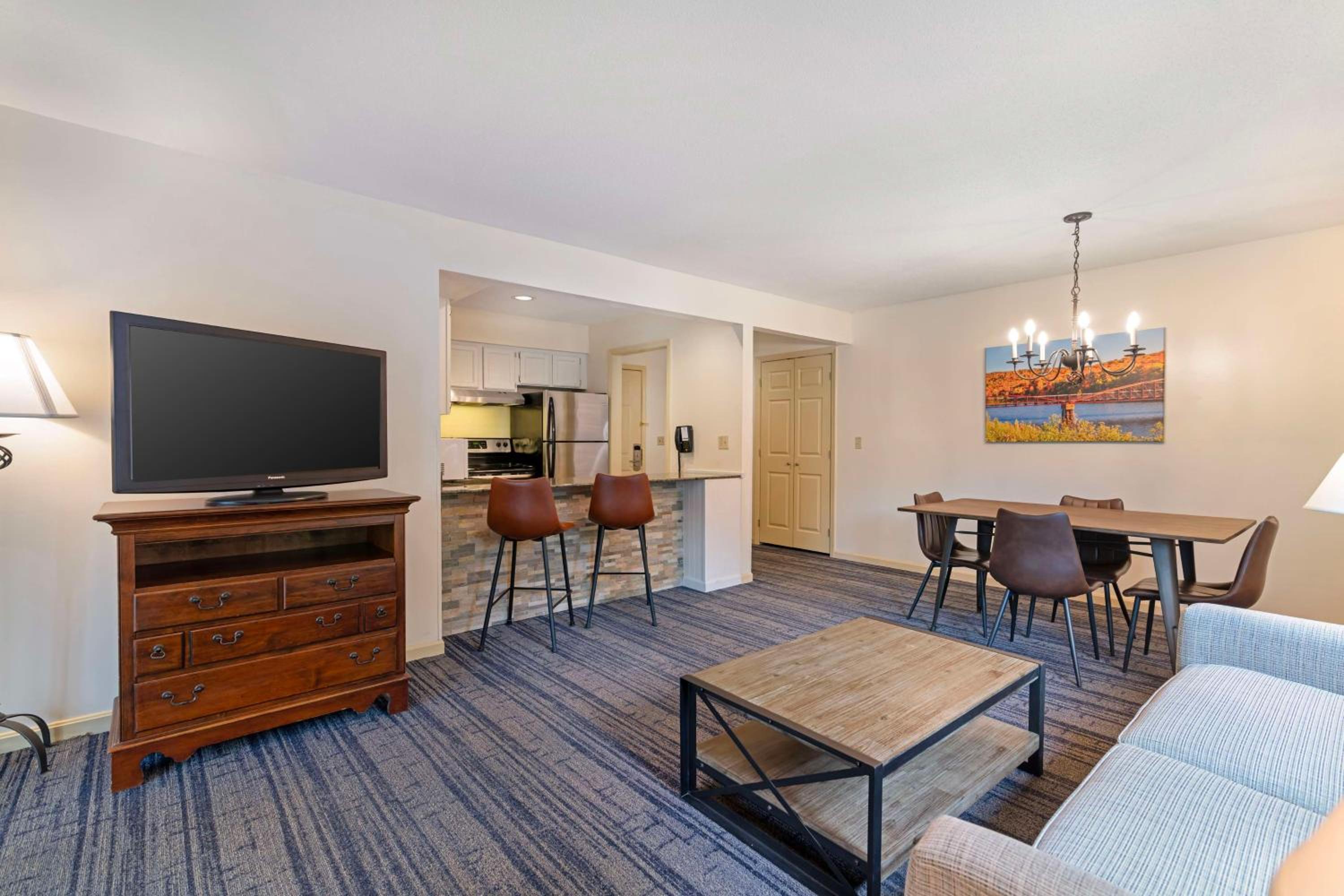 Queen Suite with Two Queen Beds and Sofa Bed - Second Floor - Photo 1