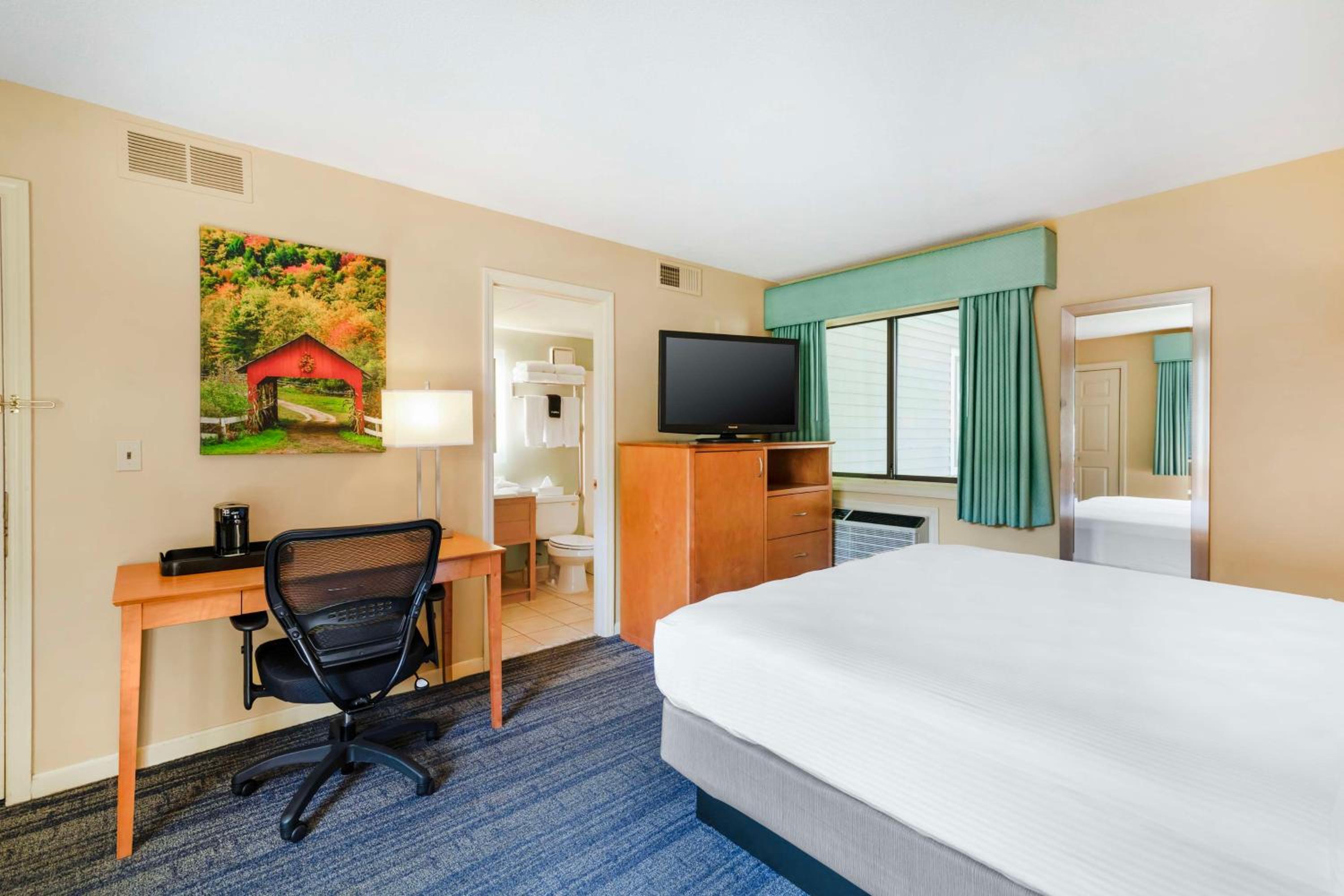 King Room - Non-Smoking - Photo 2