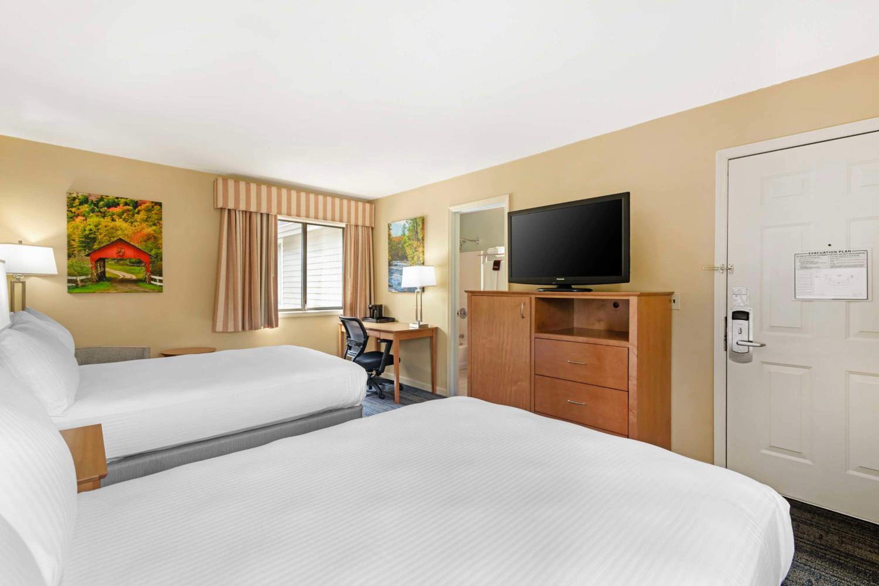 Double Room with Two Double Beds - Photo 3