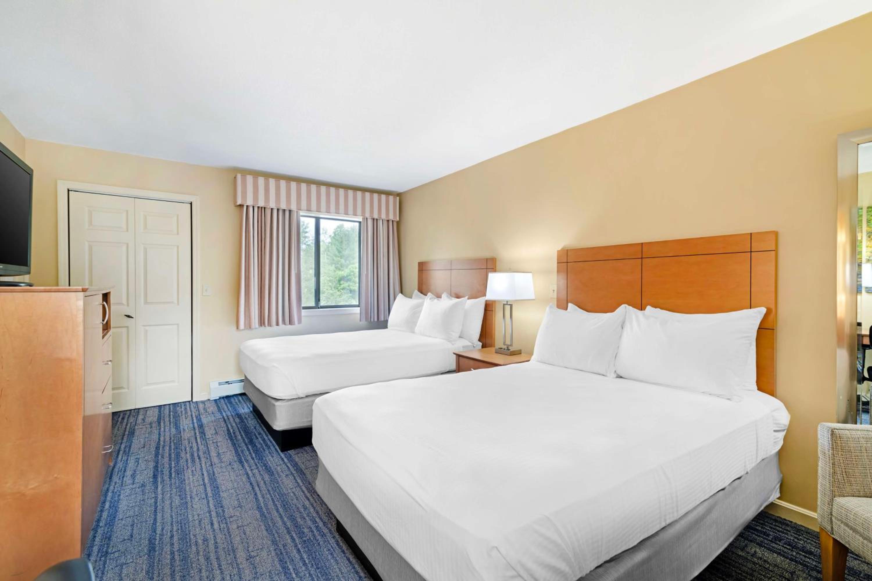 Double Room with Two Double Beds - Photo 4