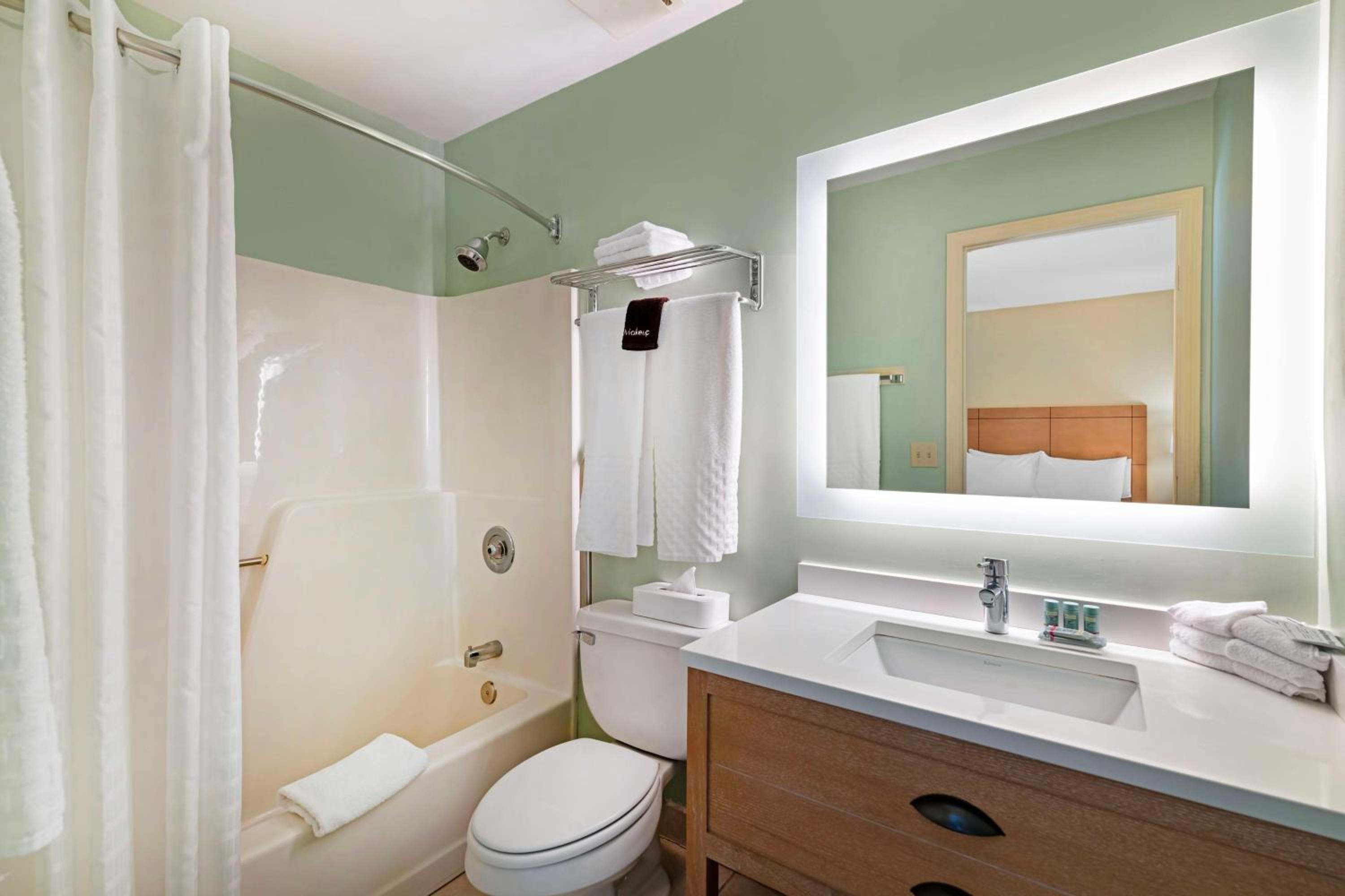 Double Room with Two Double Beds - Photo 5