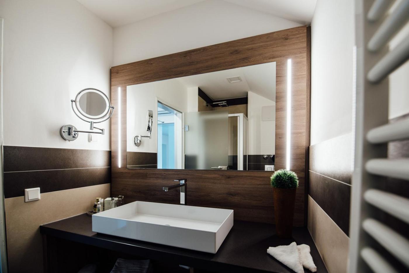 Standard Double Room - Photo 17
