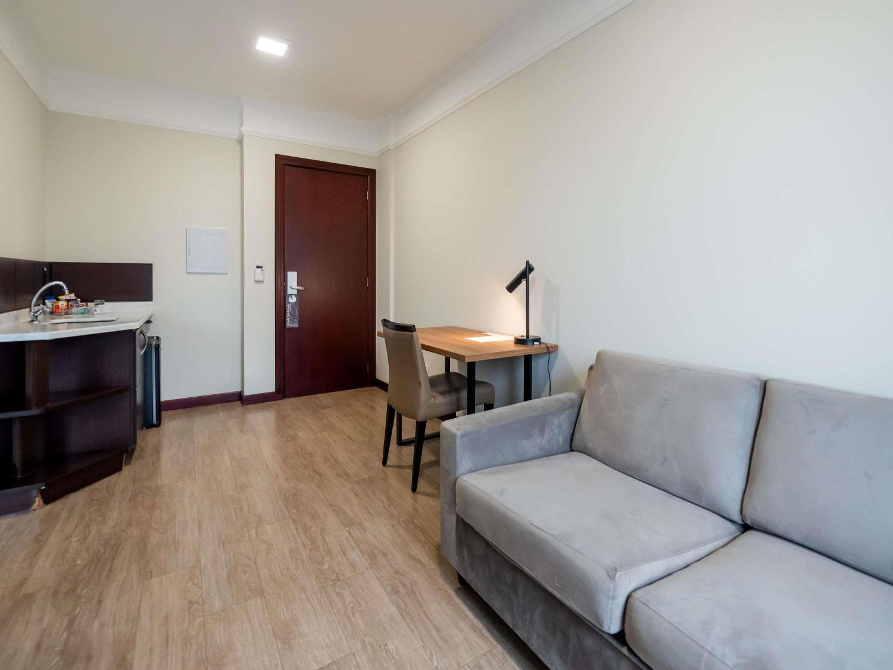 Standard Twin Room - Photo 4