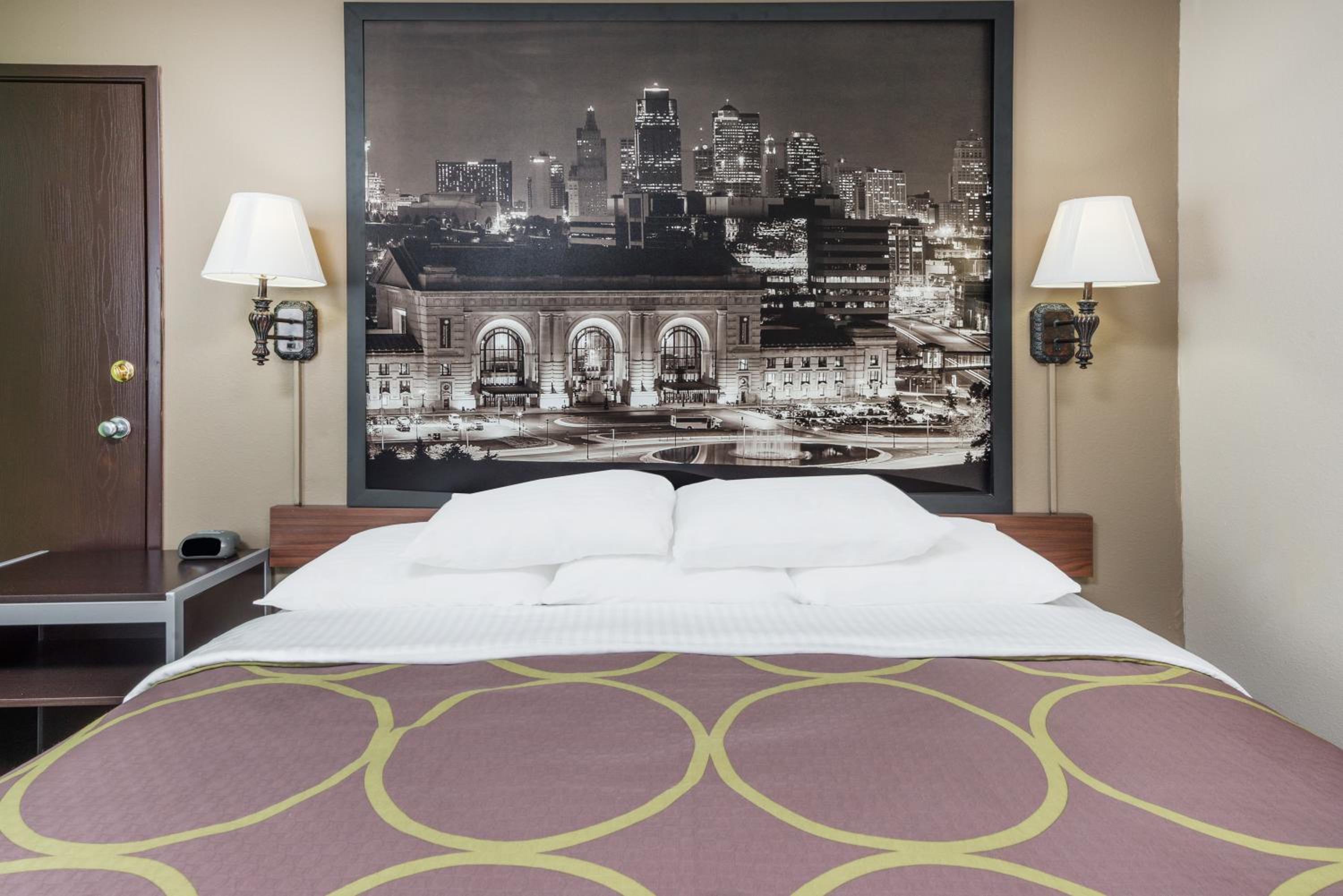 King Room - Non-Smoking - Photo 2