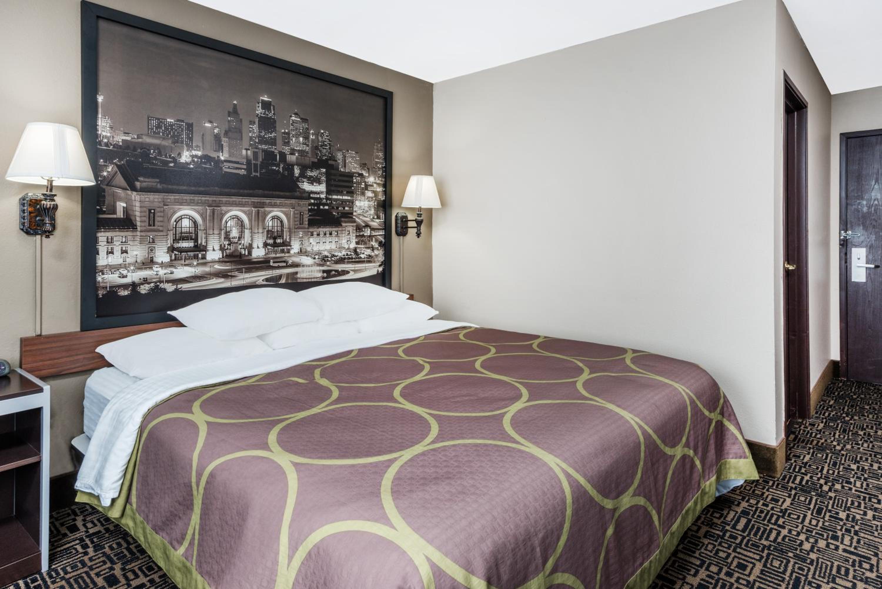 King Room - Non-Smoking - Photo 3
