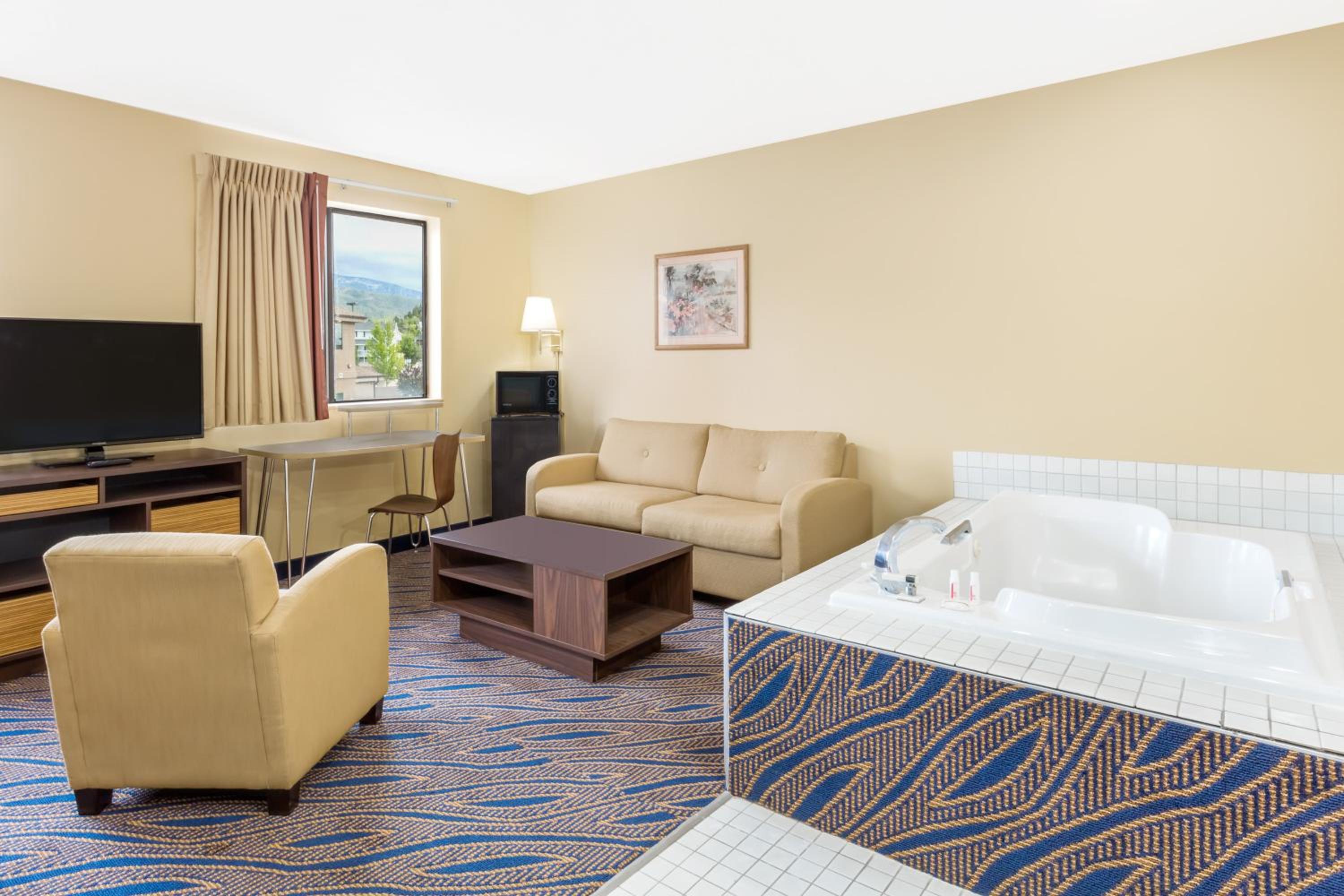 King Studio Suite - Non-Smoking - Photo 3