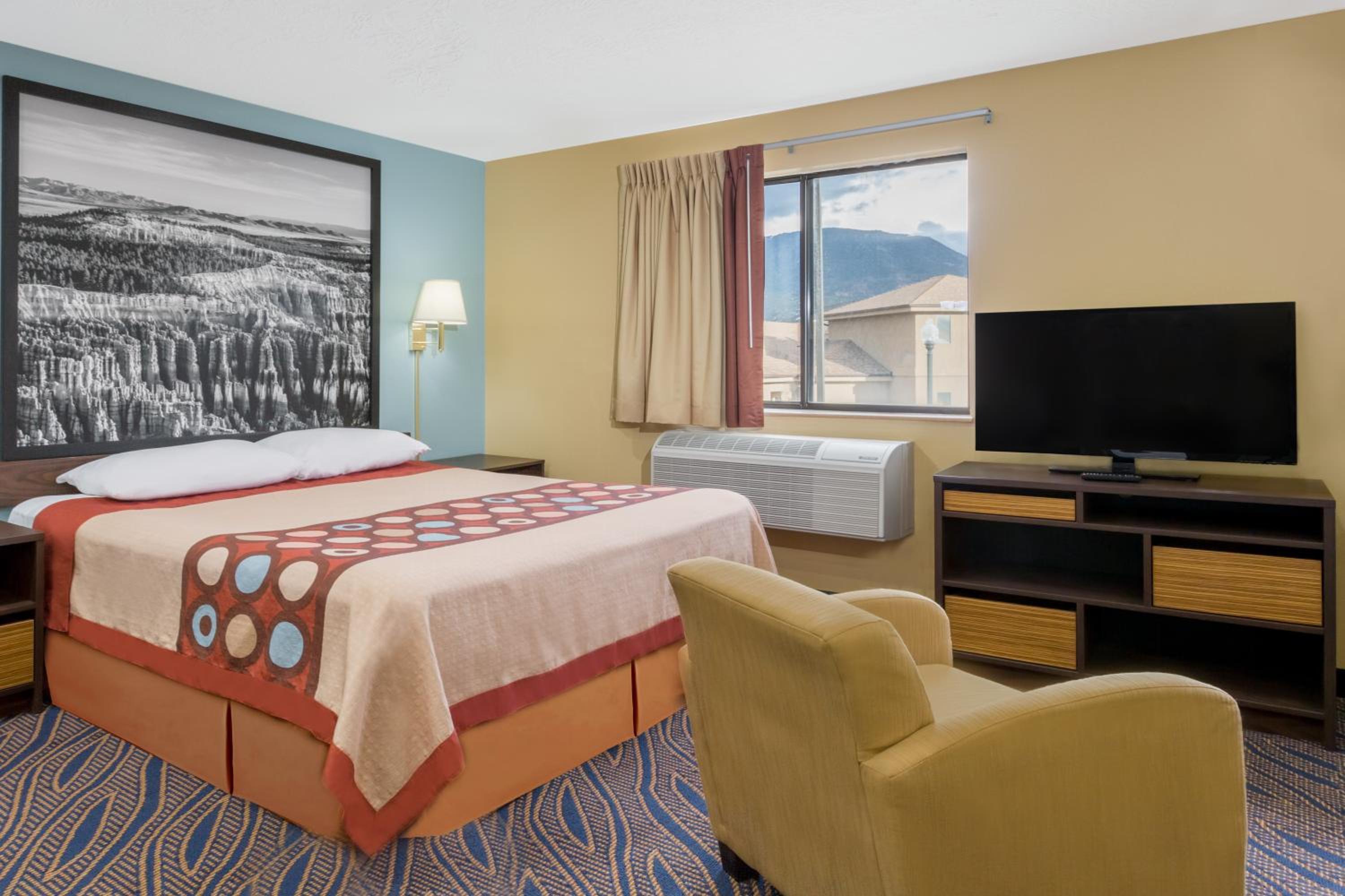 Deluxe Queen Room - Non-Smoking - Photo 2