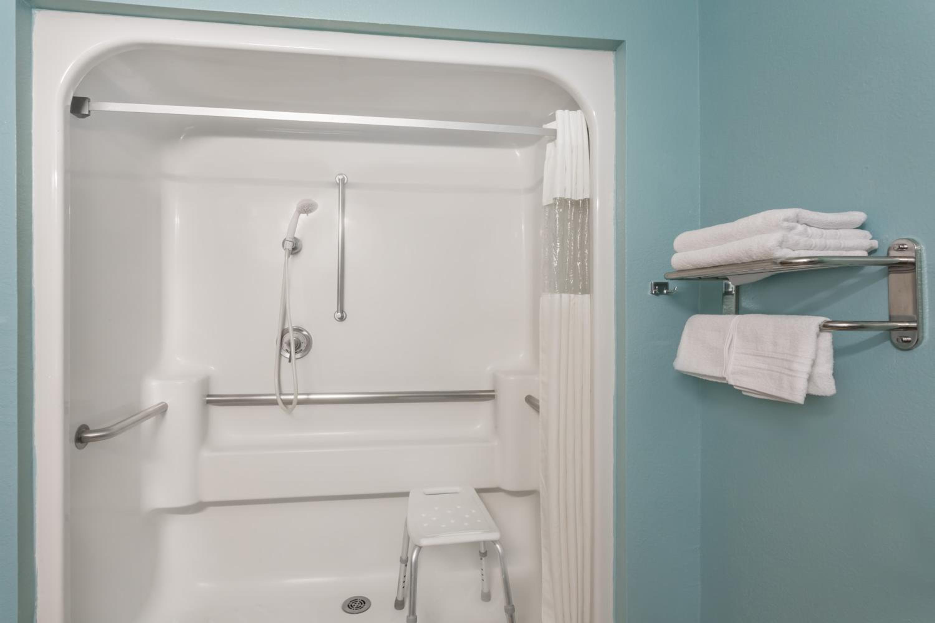 Queen Room - Mobility Access/Non-Smoking - Photo 2