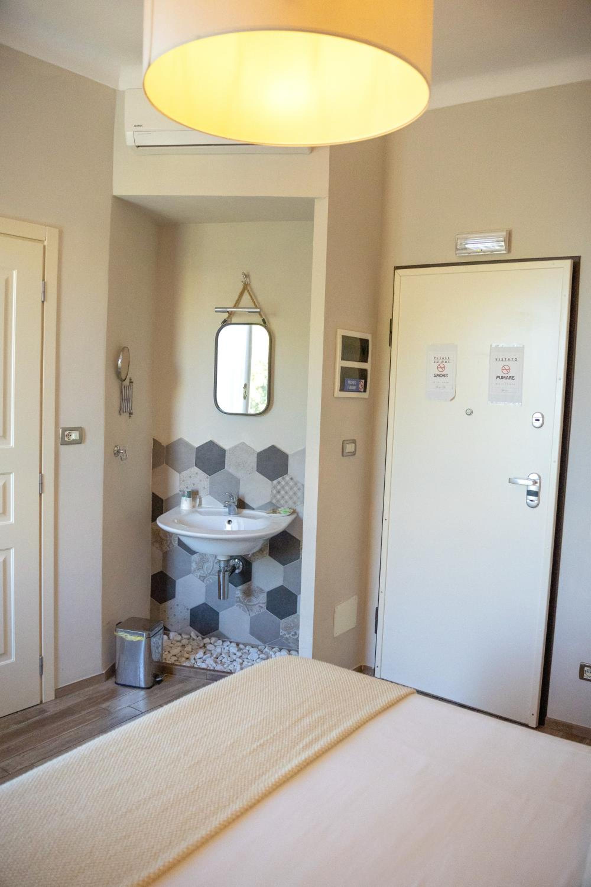 Deluxe Double Room - Photo 5