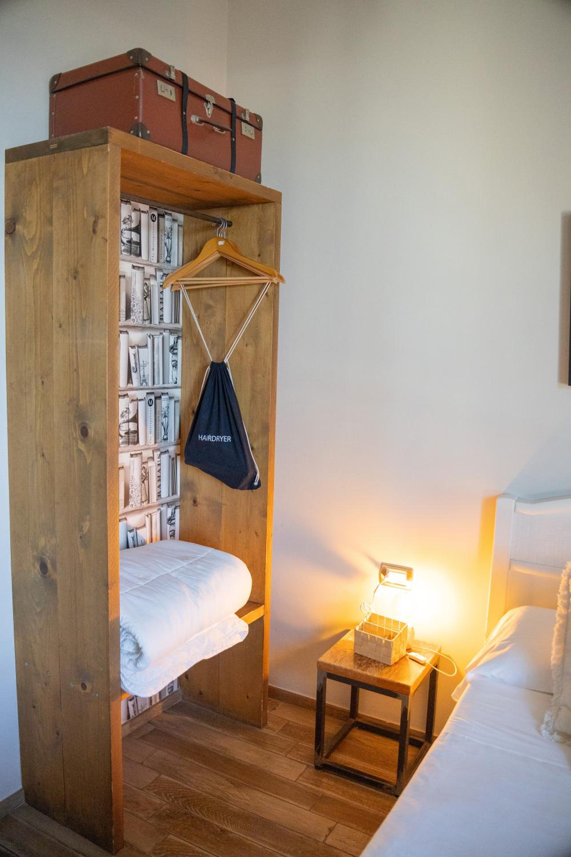 Deluxe Double Room - Photo 9