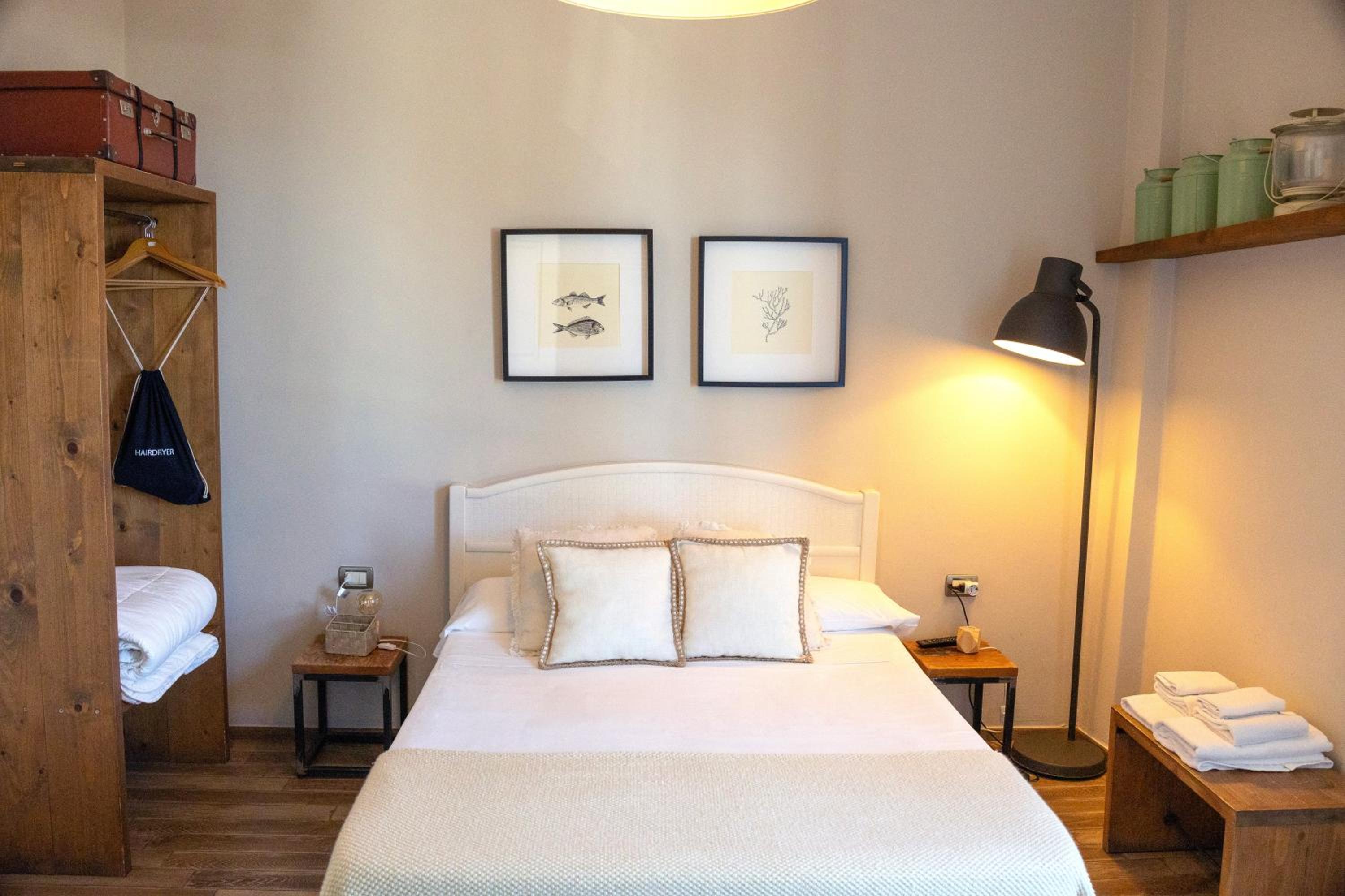 Deluxe Double Room - Photo 12