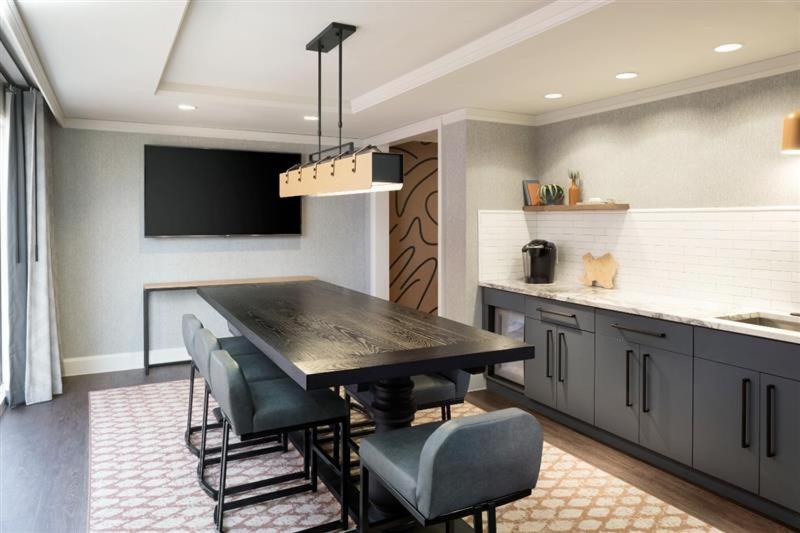 Entertainer Suite