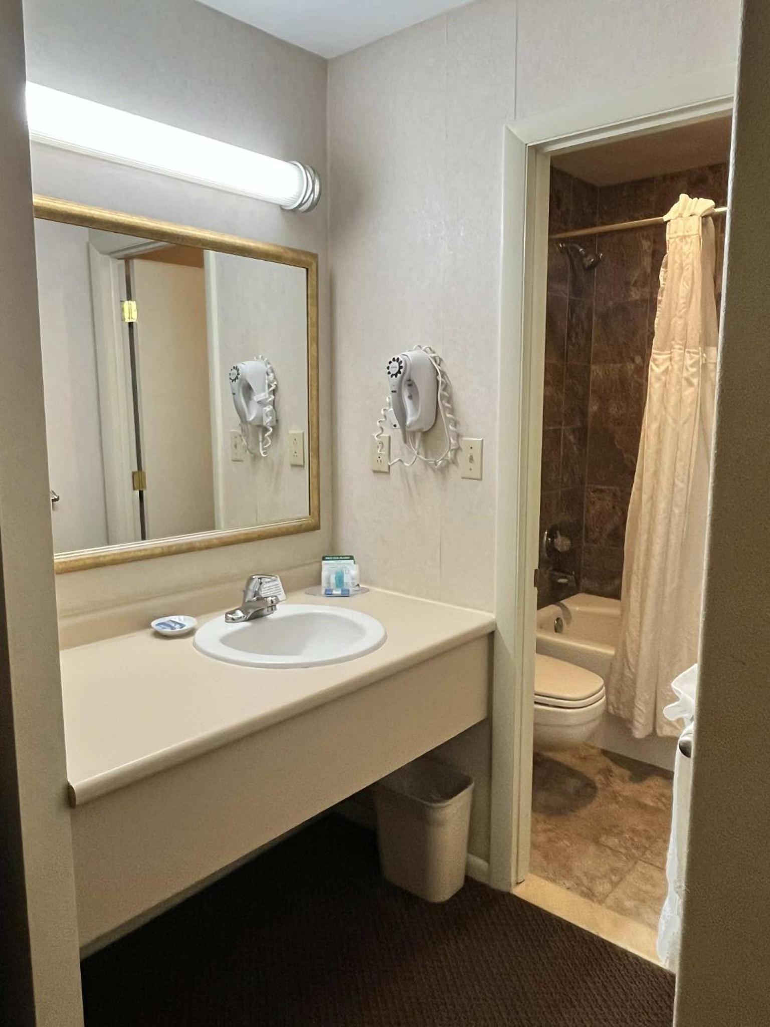 Double Room - Photo 3