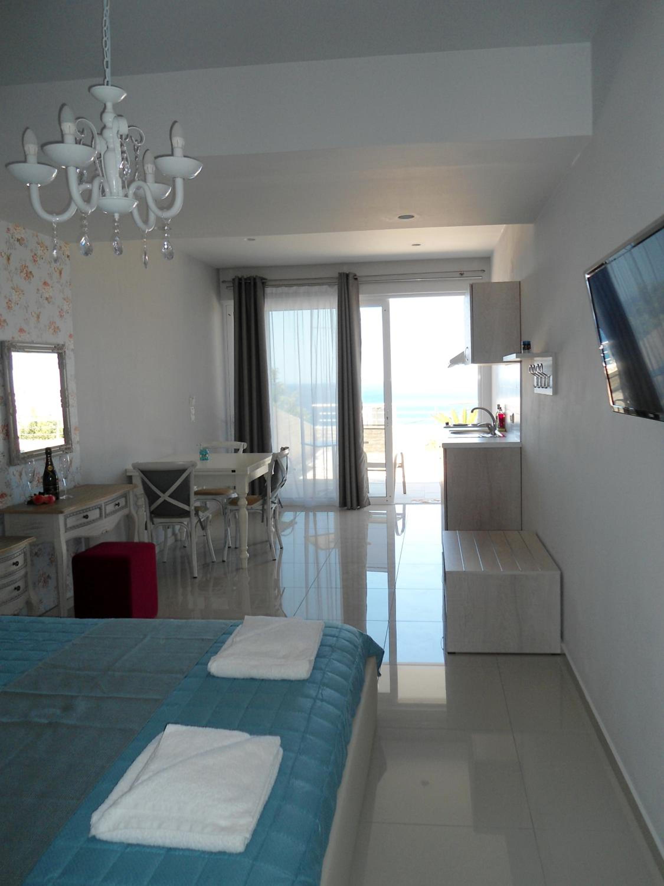 Double Room with Sea View - Photo 6