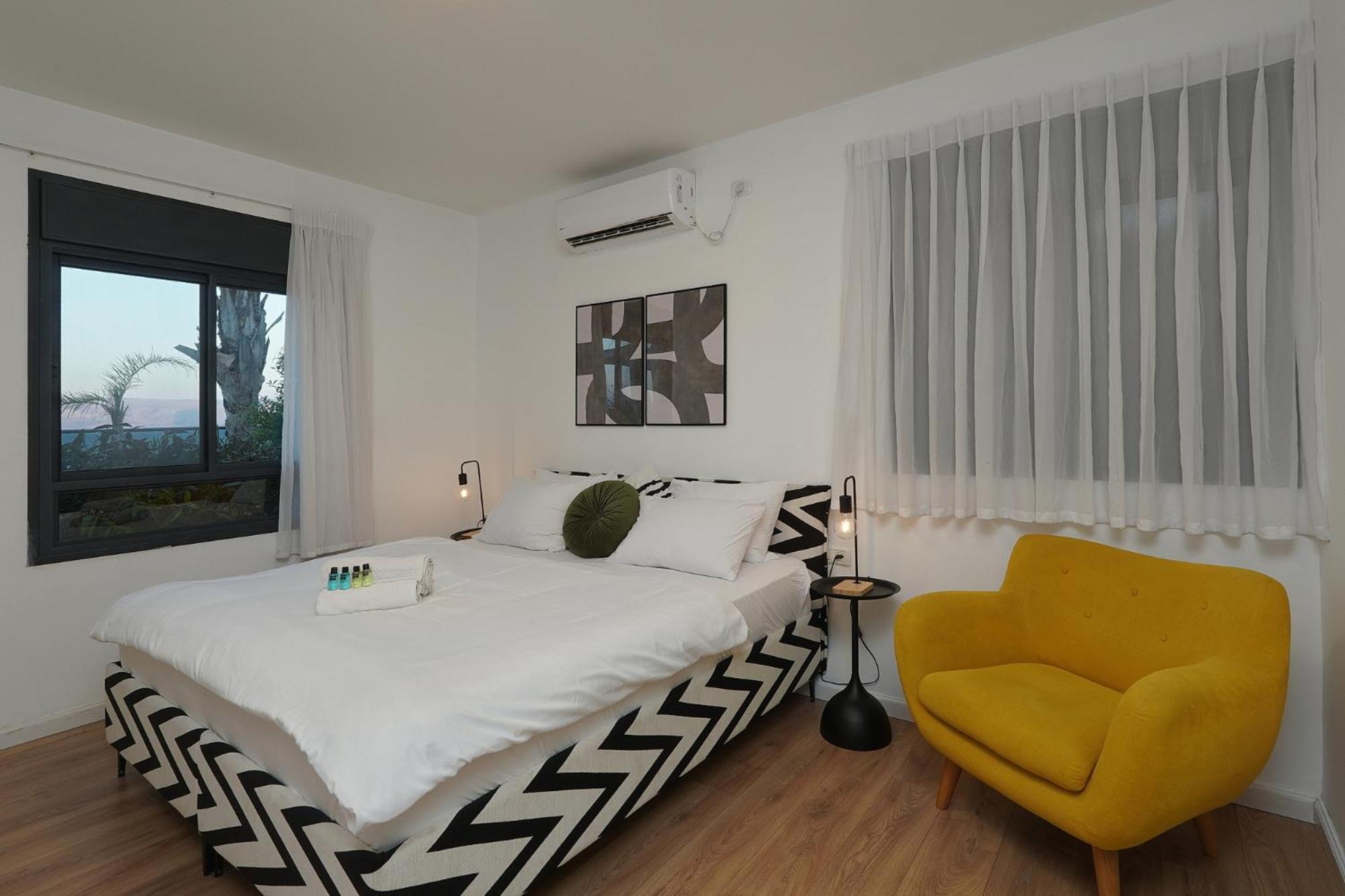 4 Bedroom Garden Apartment with Private Pool photo 2