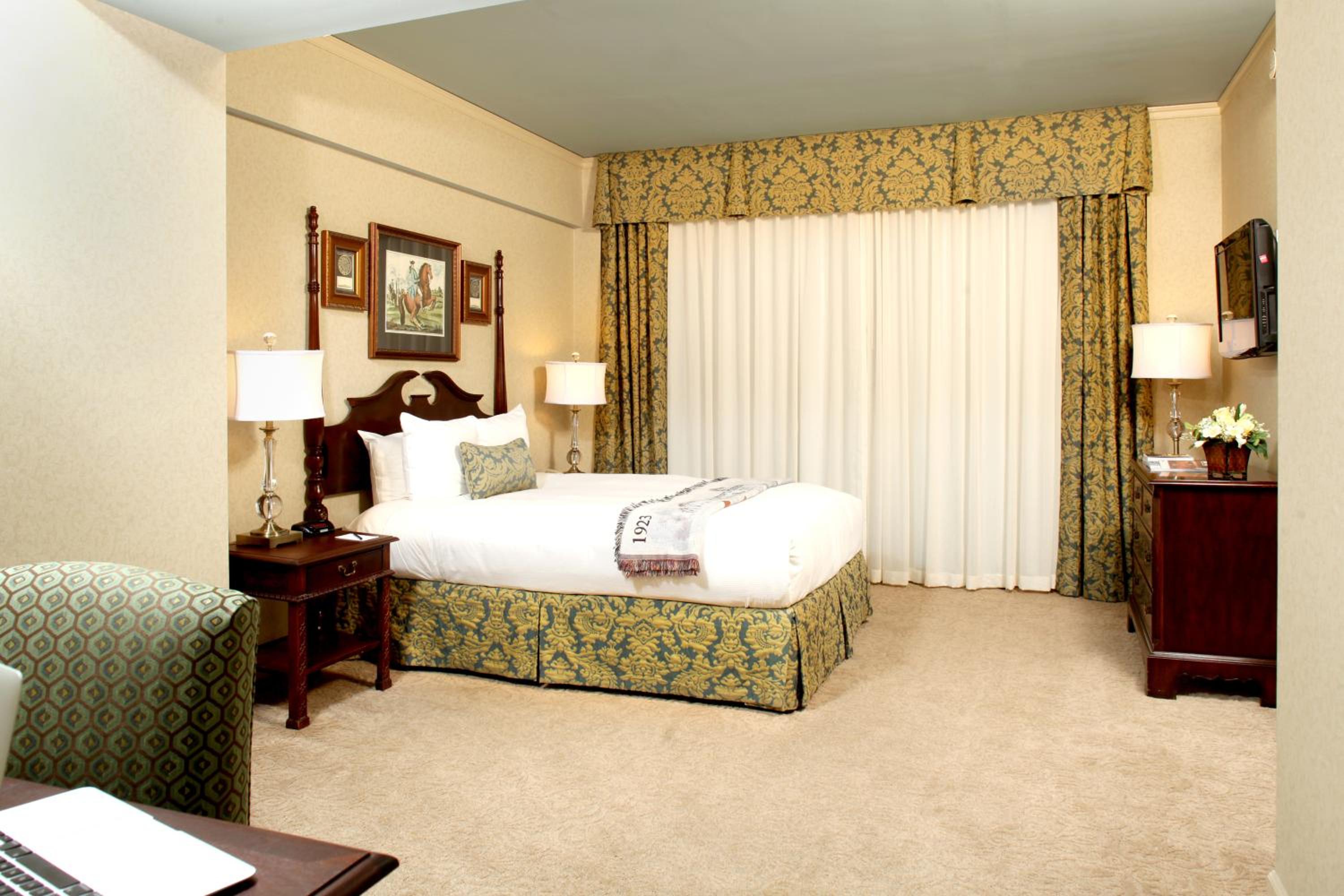 Classic Queen Room - Photo 1