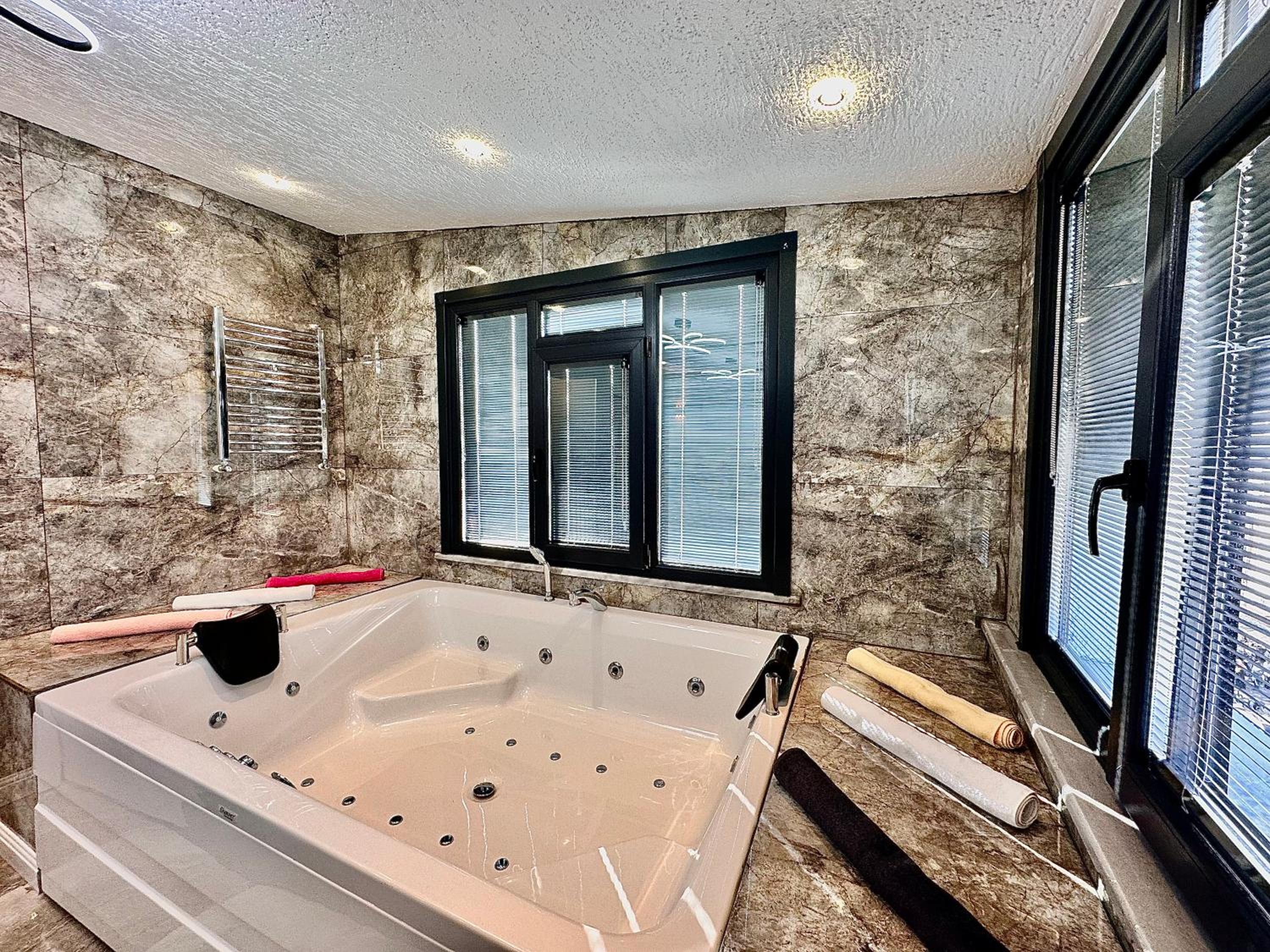 Deluxe Suite with Sea View photo 2