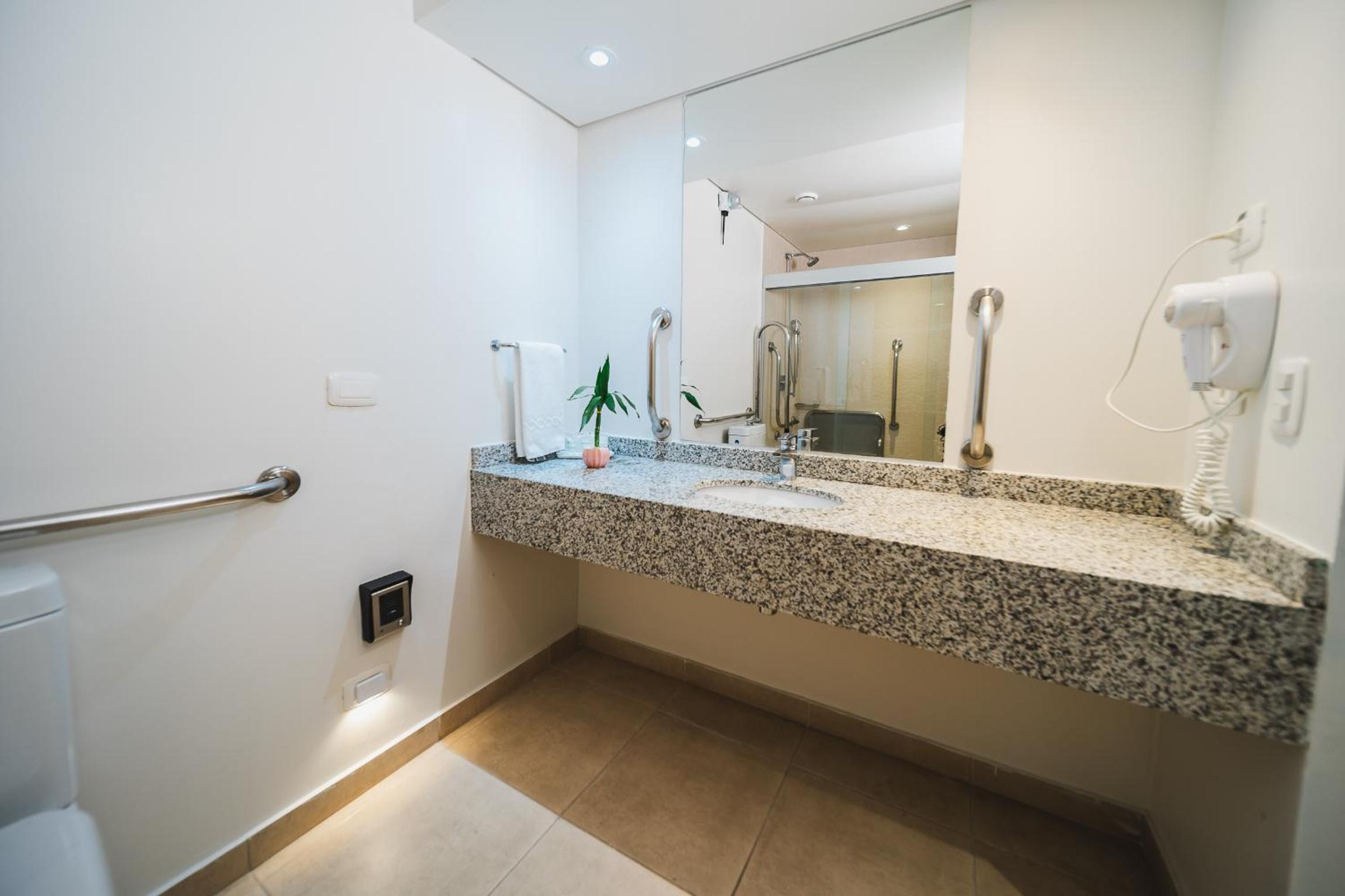 Triple Room - Disability Access - Photo 8